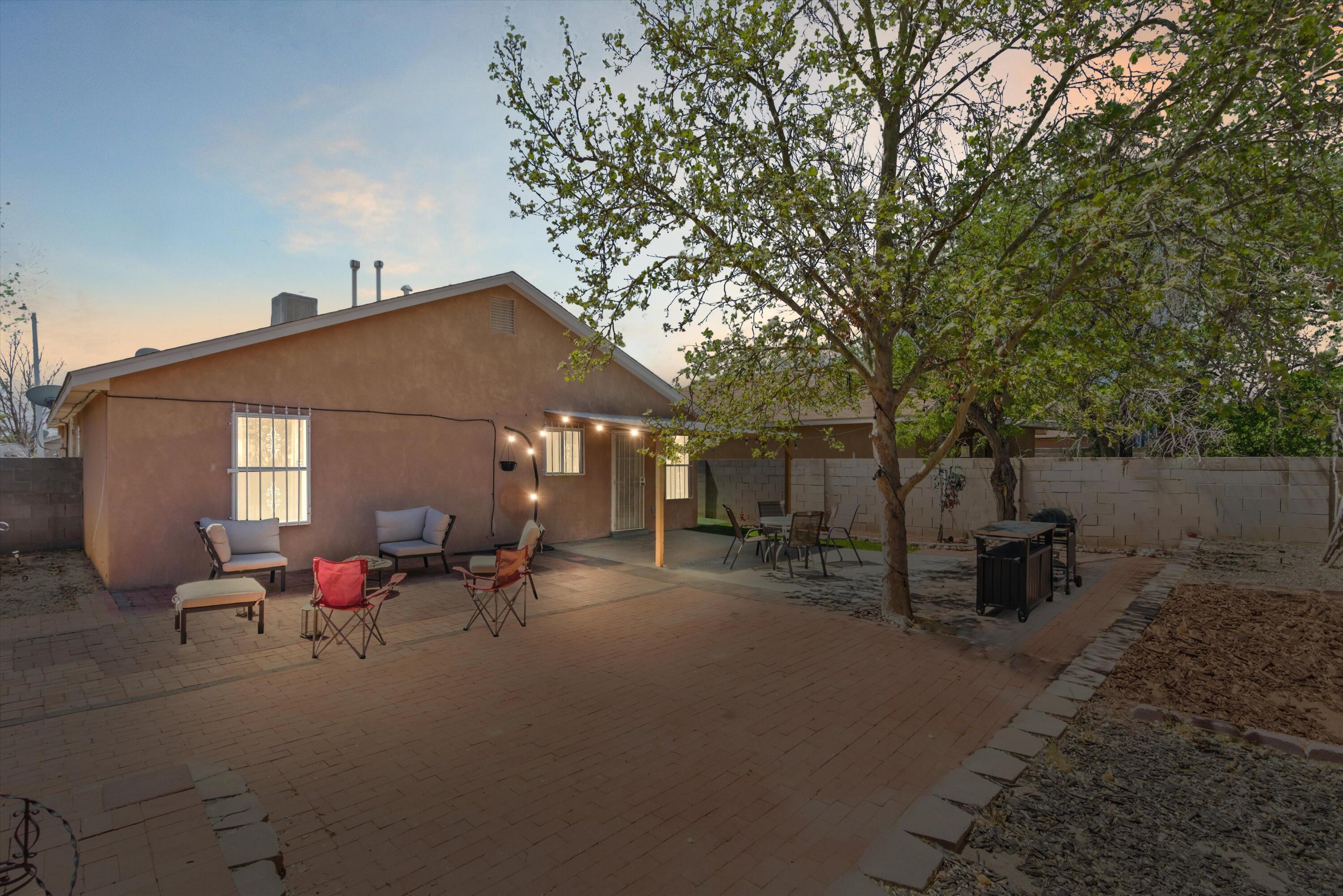 7405 BLUE AVENA Avenue SW