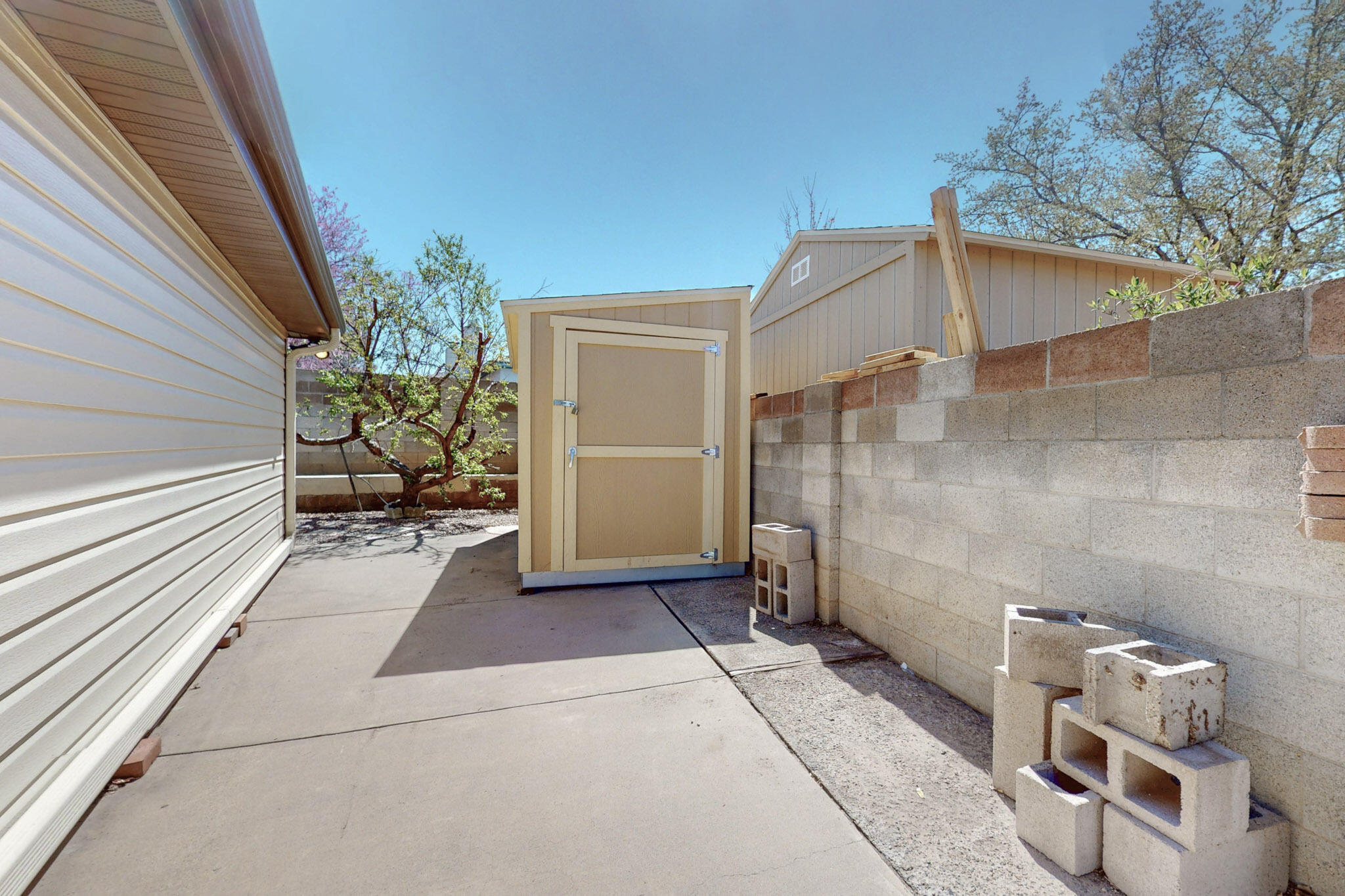 8021 Ruidoso Court NE