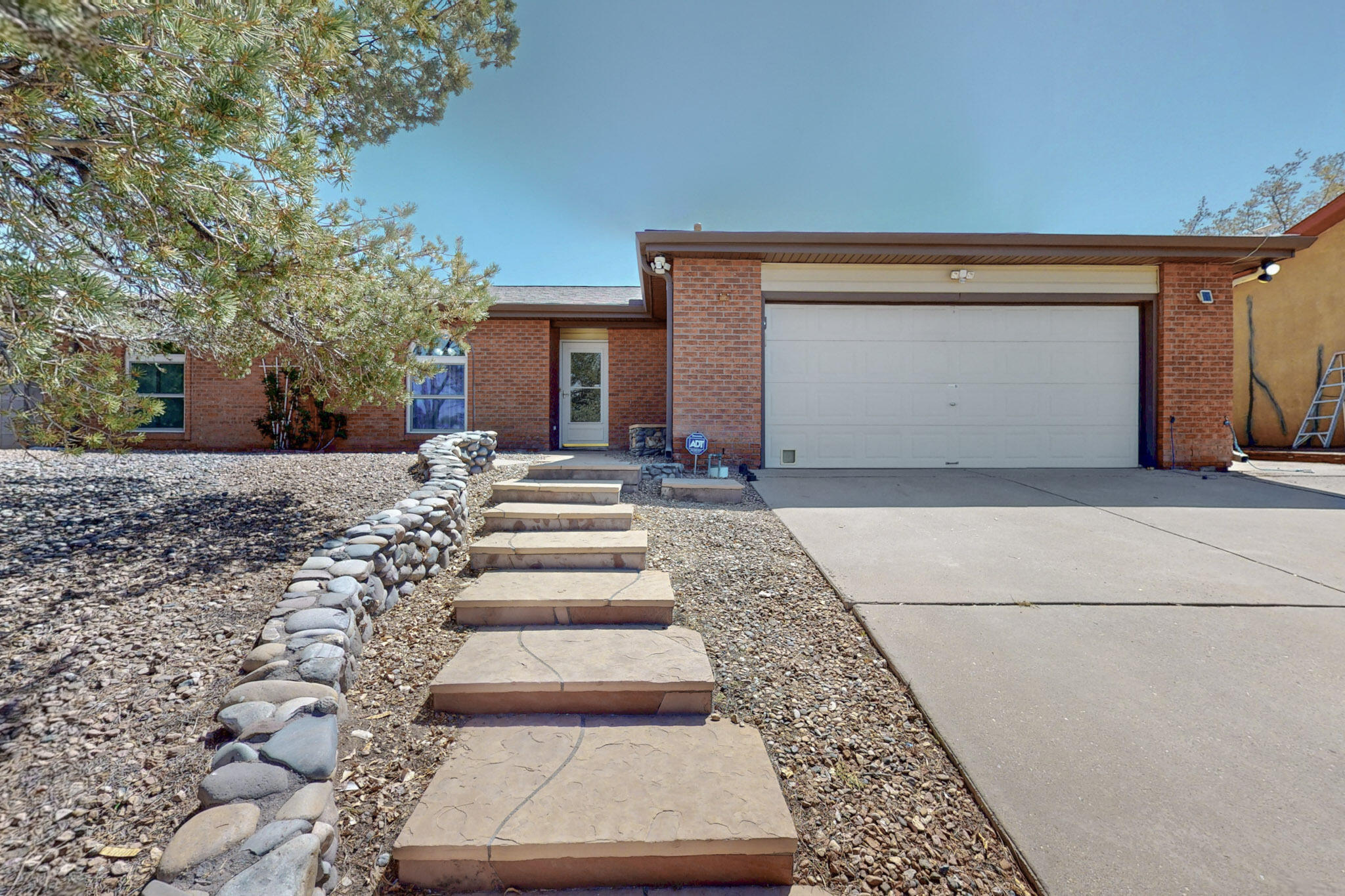 8021 Ruidoso Court NE