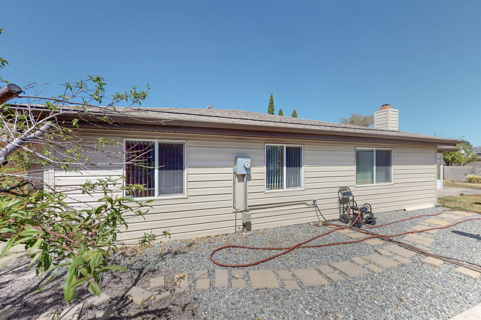 8021 Ruidoso Court NE