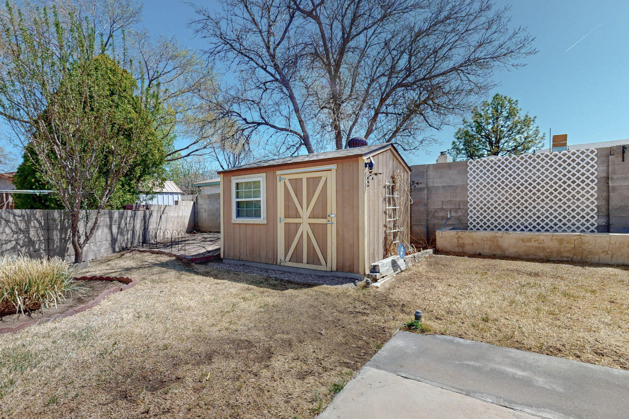 8021 Ruidoso Court NE