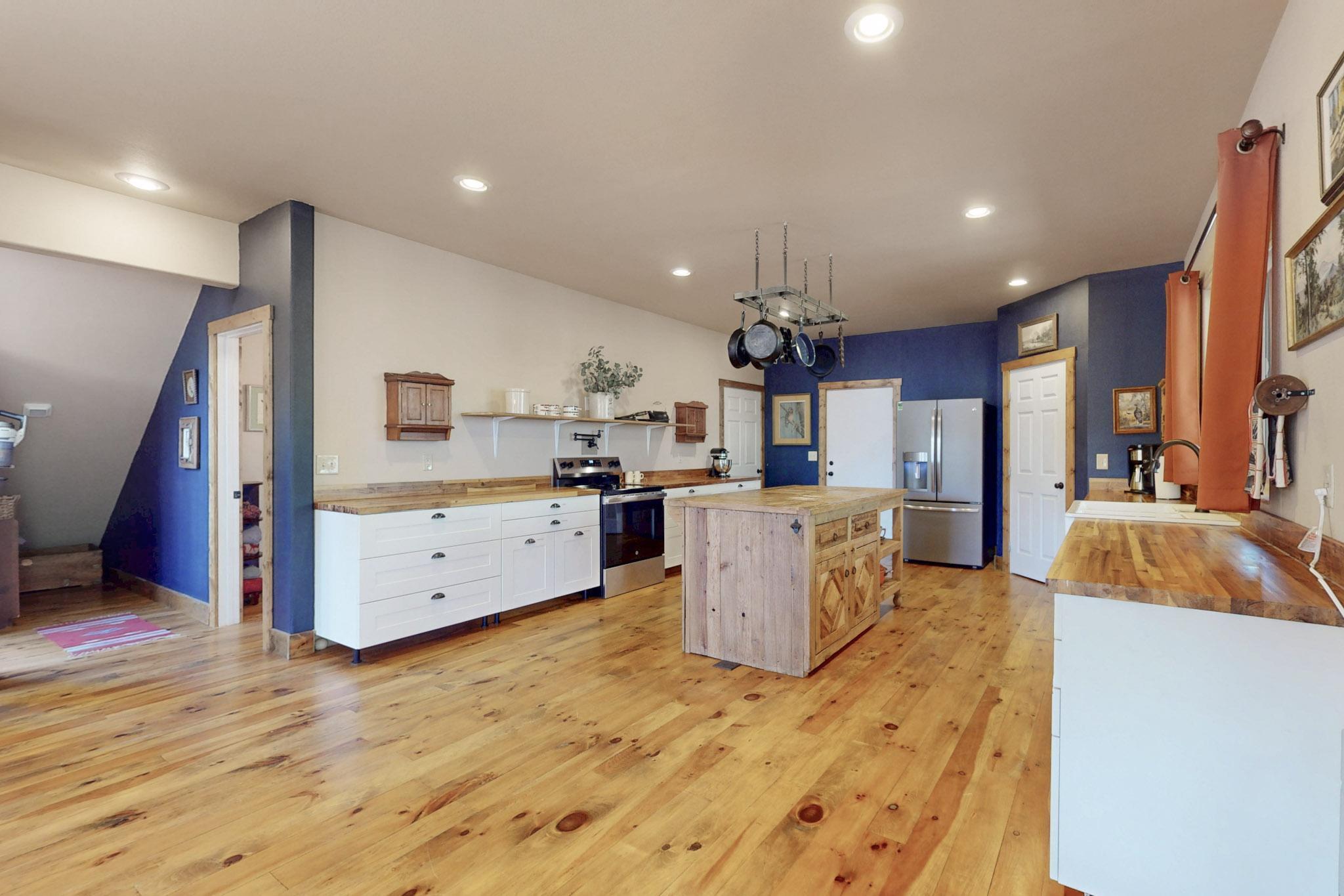 75 Roadrunner Road