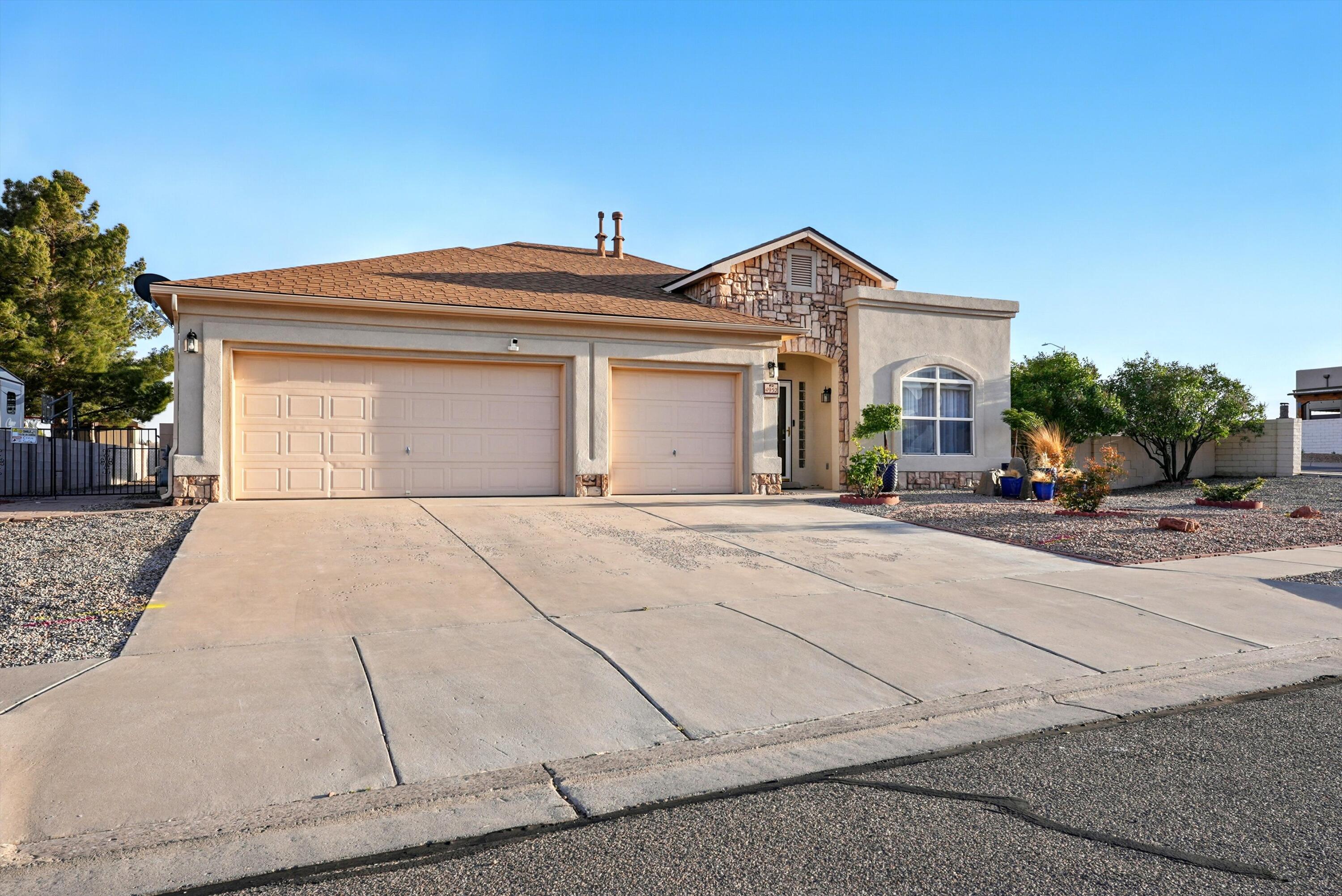 4952 NIGHT HAWK Drive NE