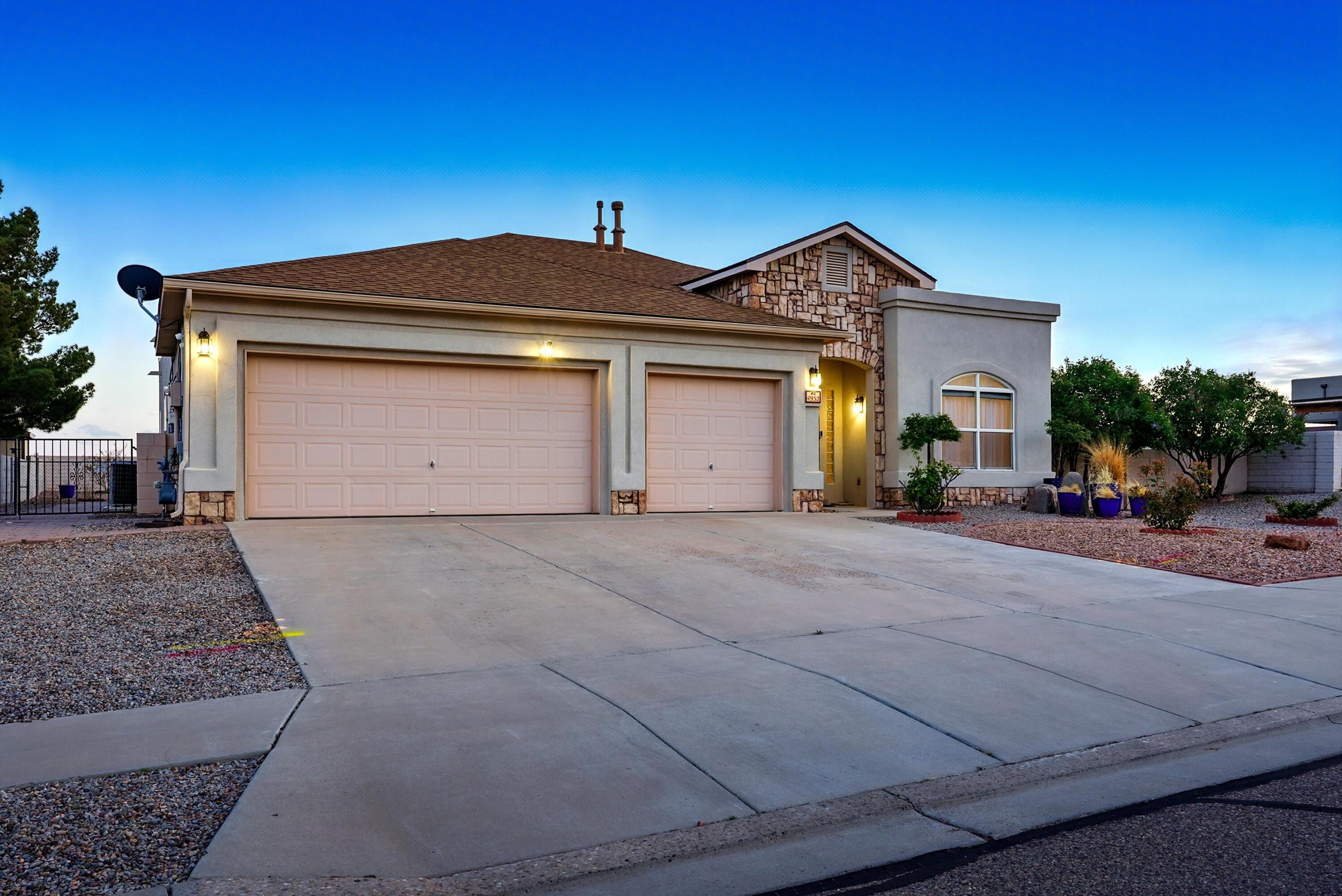 4952 NIGHT HAWK Drive NE