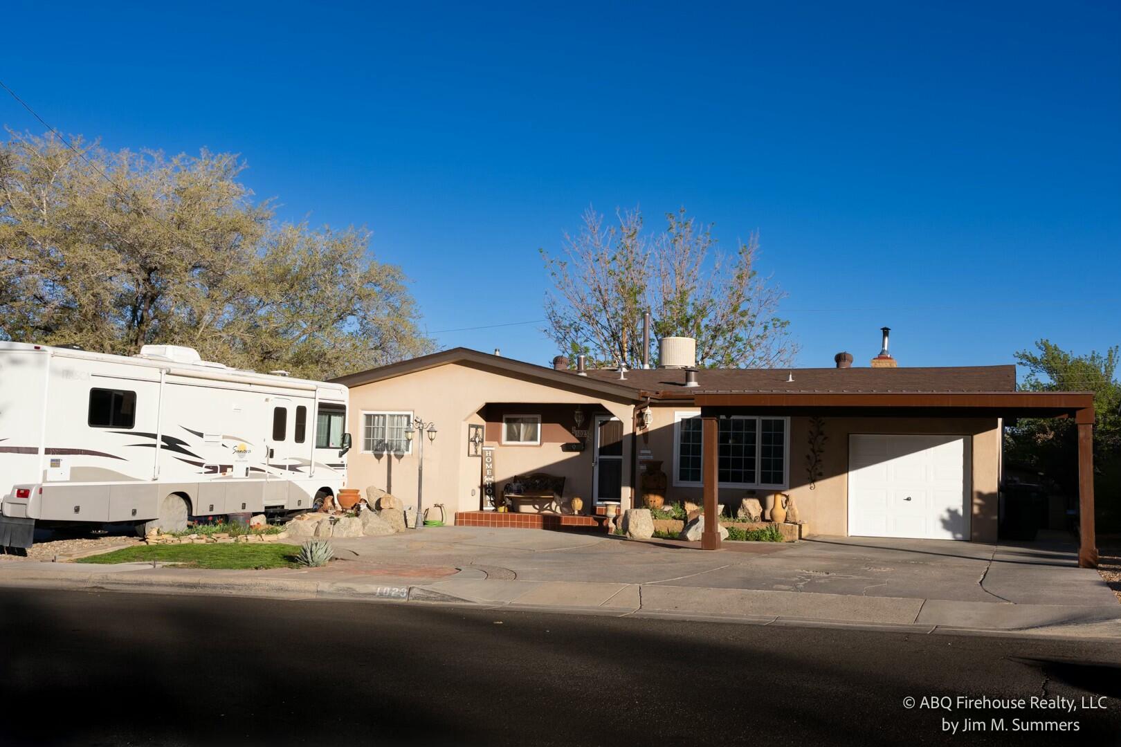 1023 ESPEJO Street NE
