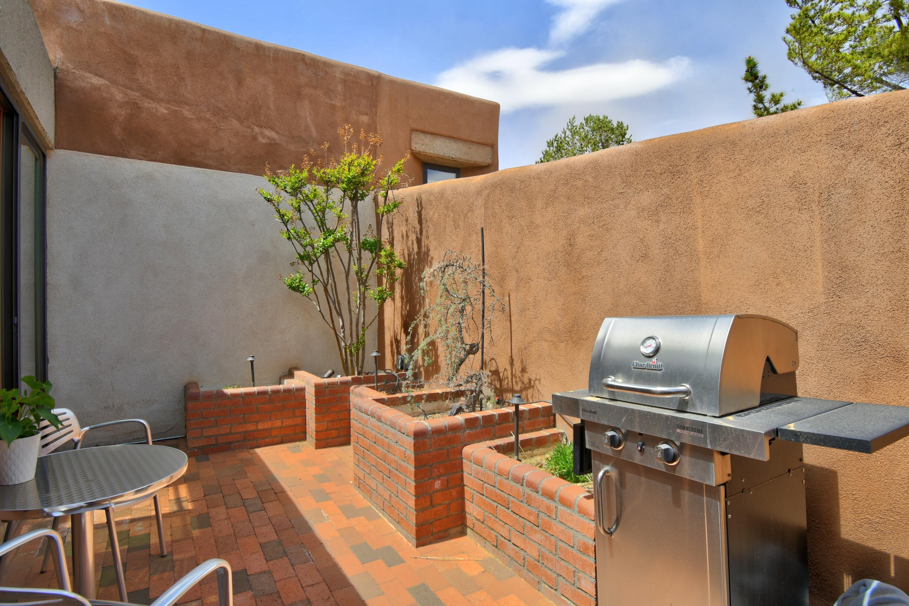 3 ARCO Court NW