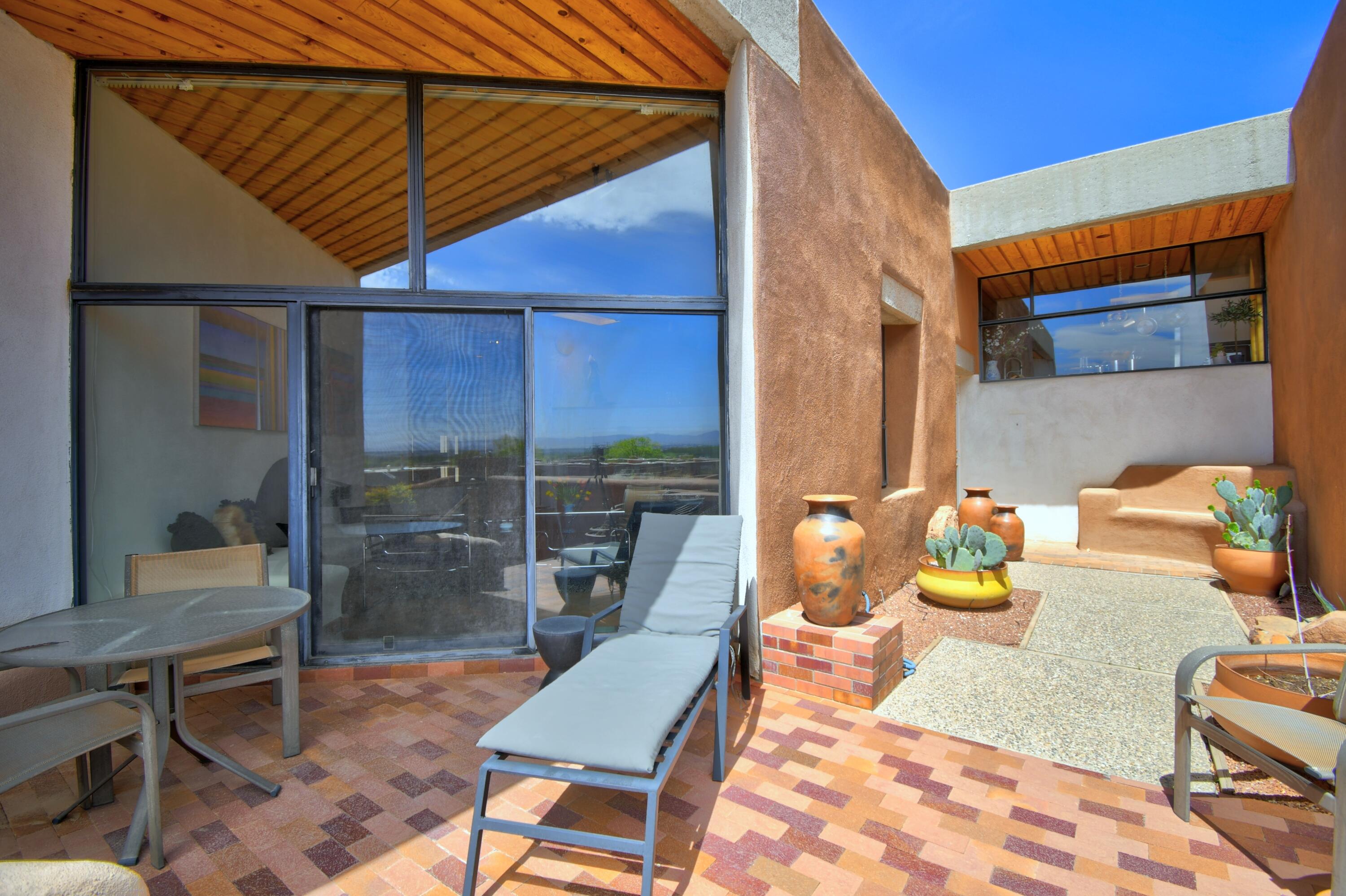 3 ARCO Court NW