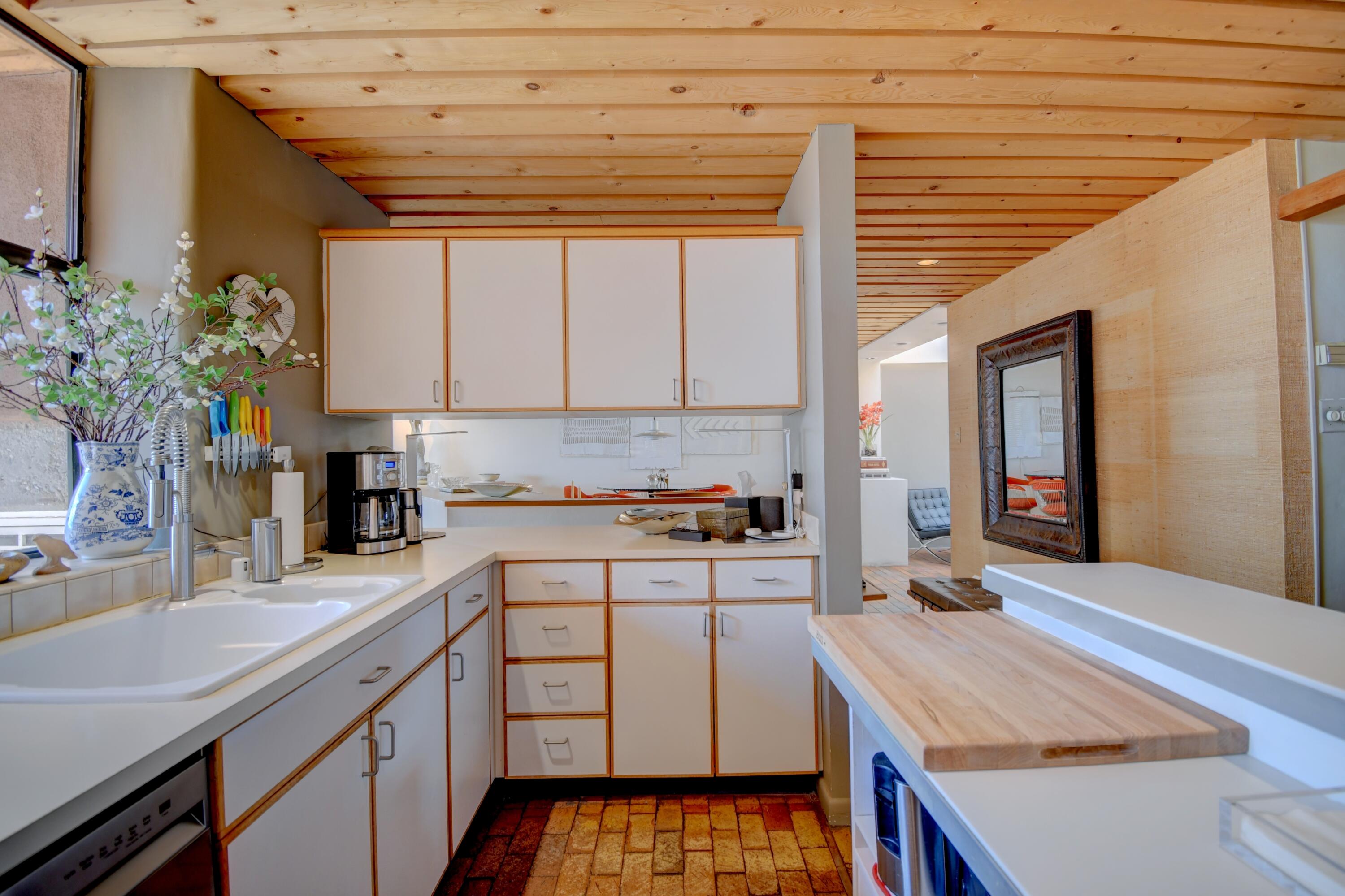 3 ARCO Court NW