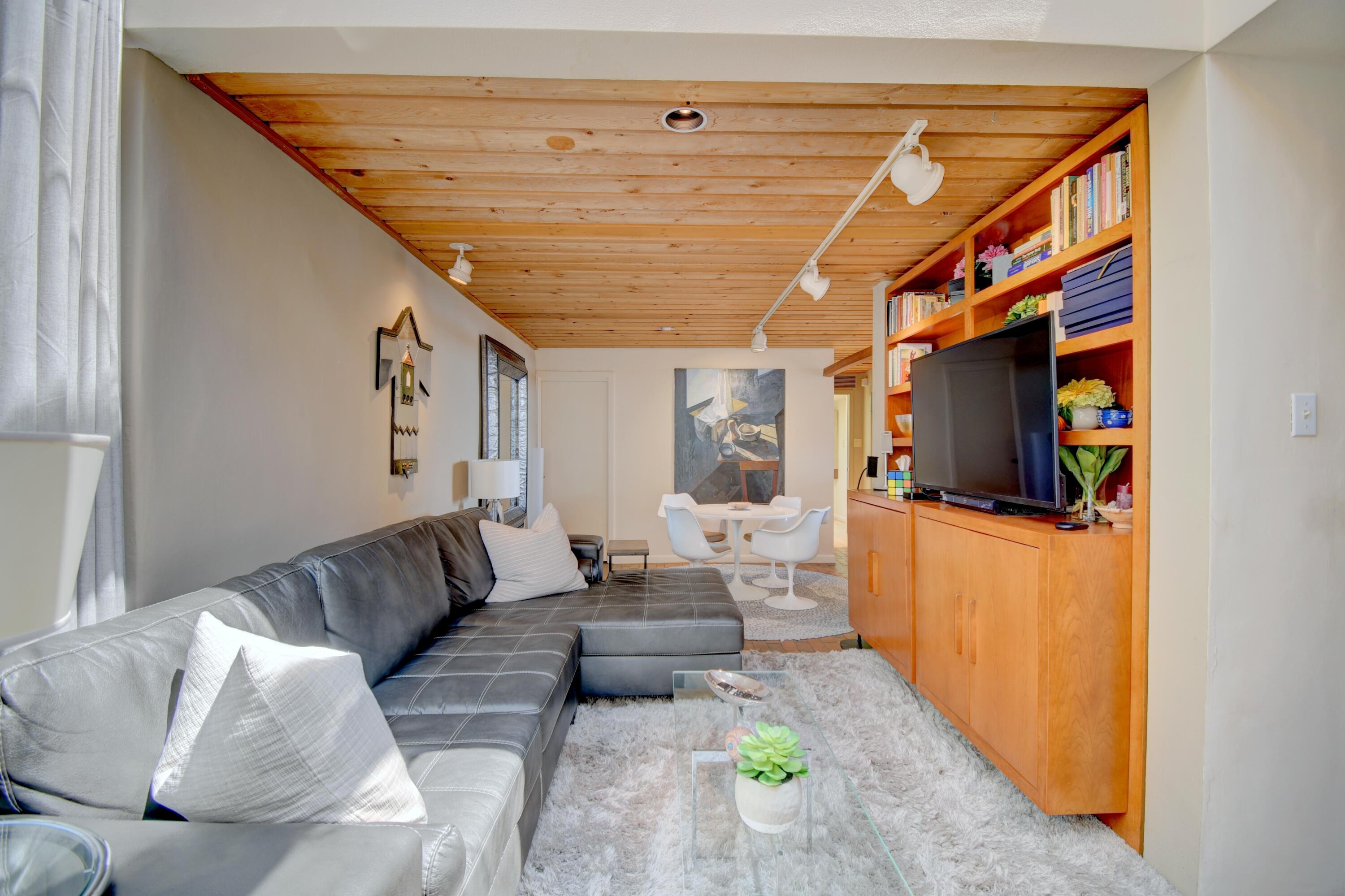 3 ARCO Court NW