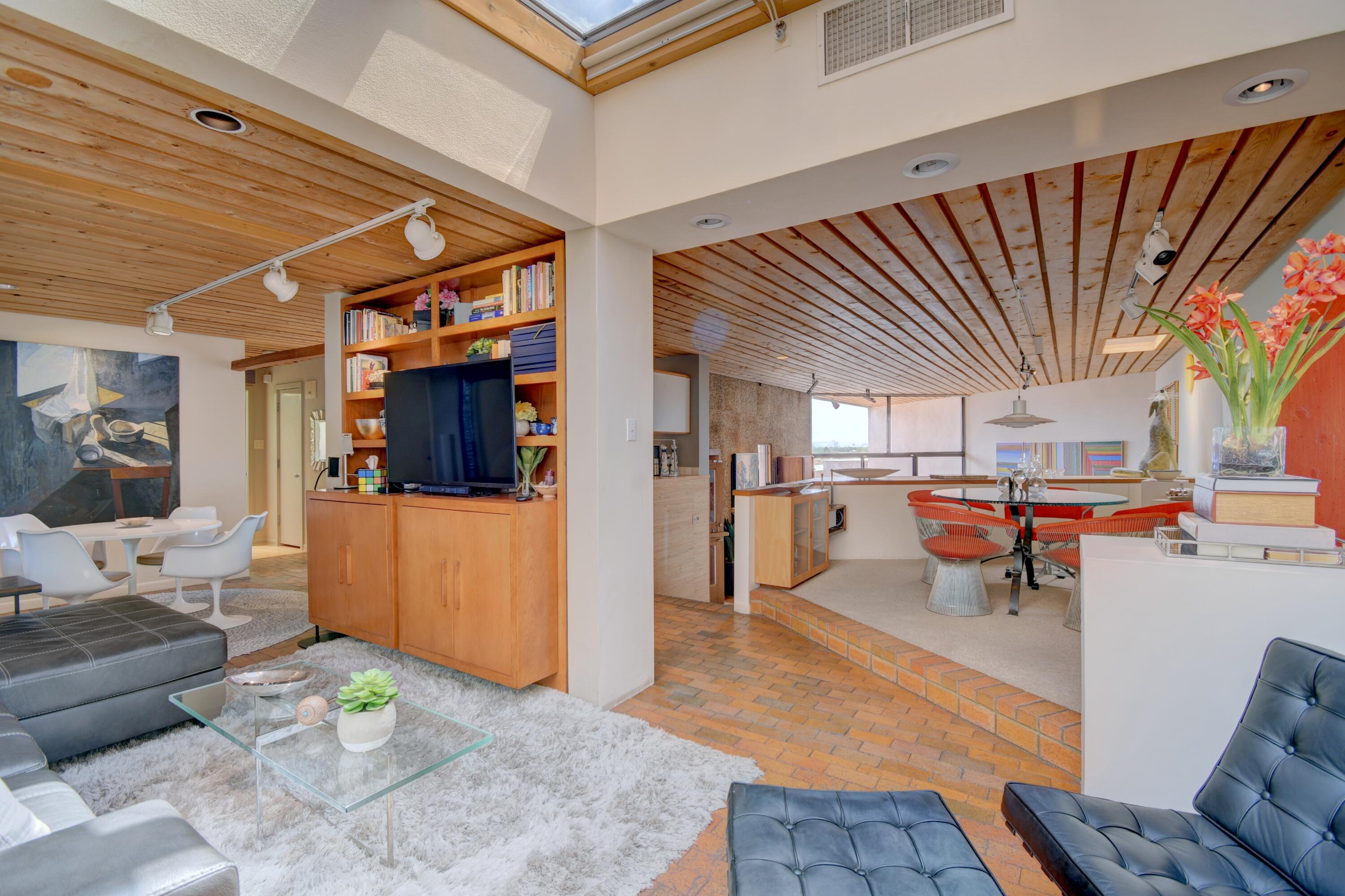 3 ARCO Court NW