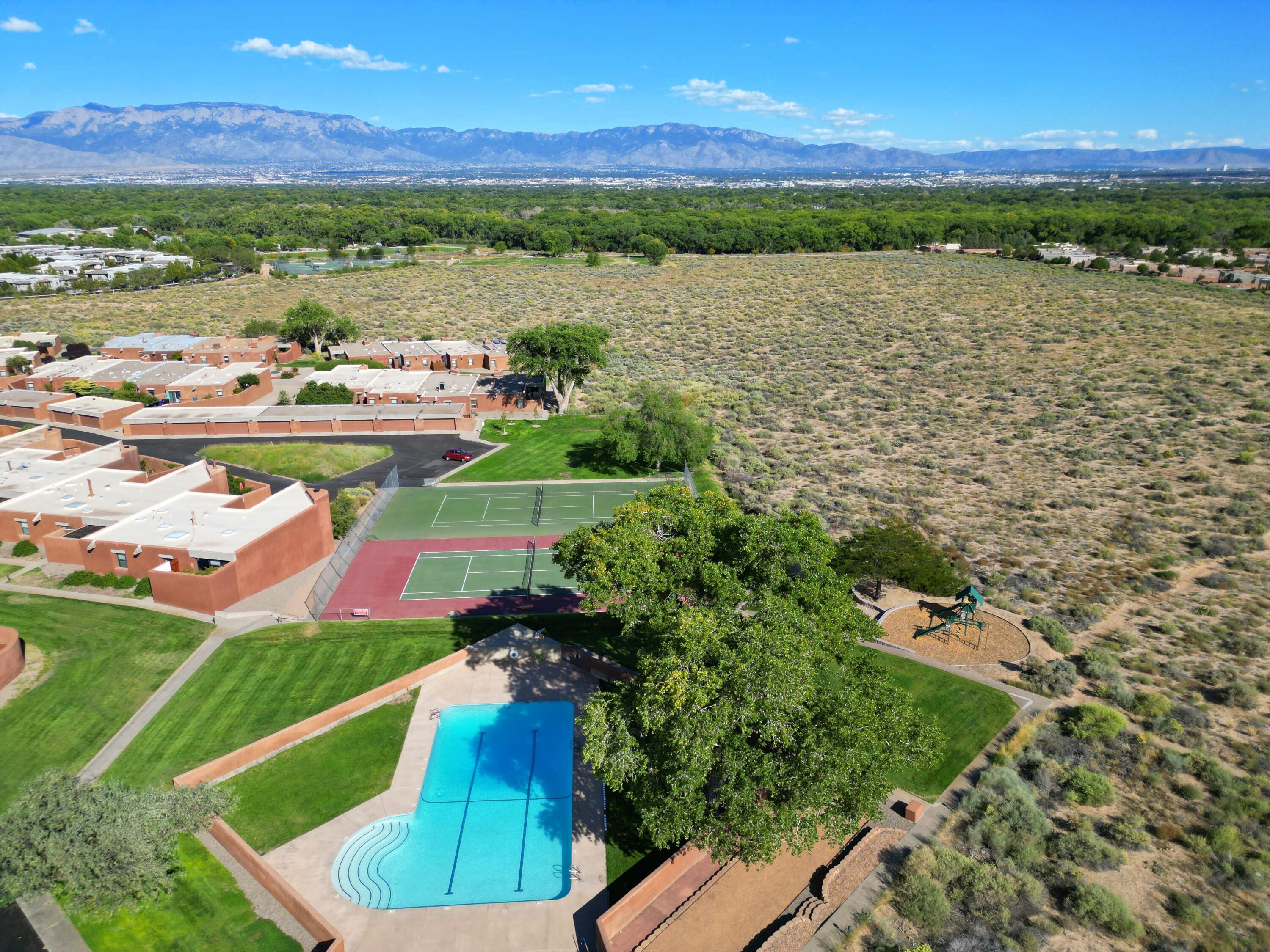3 ARCO Court NW
