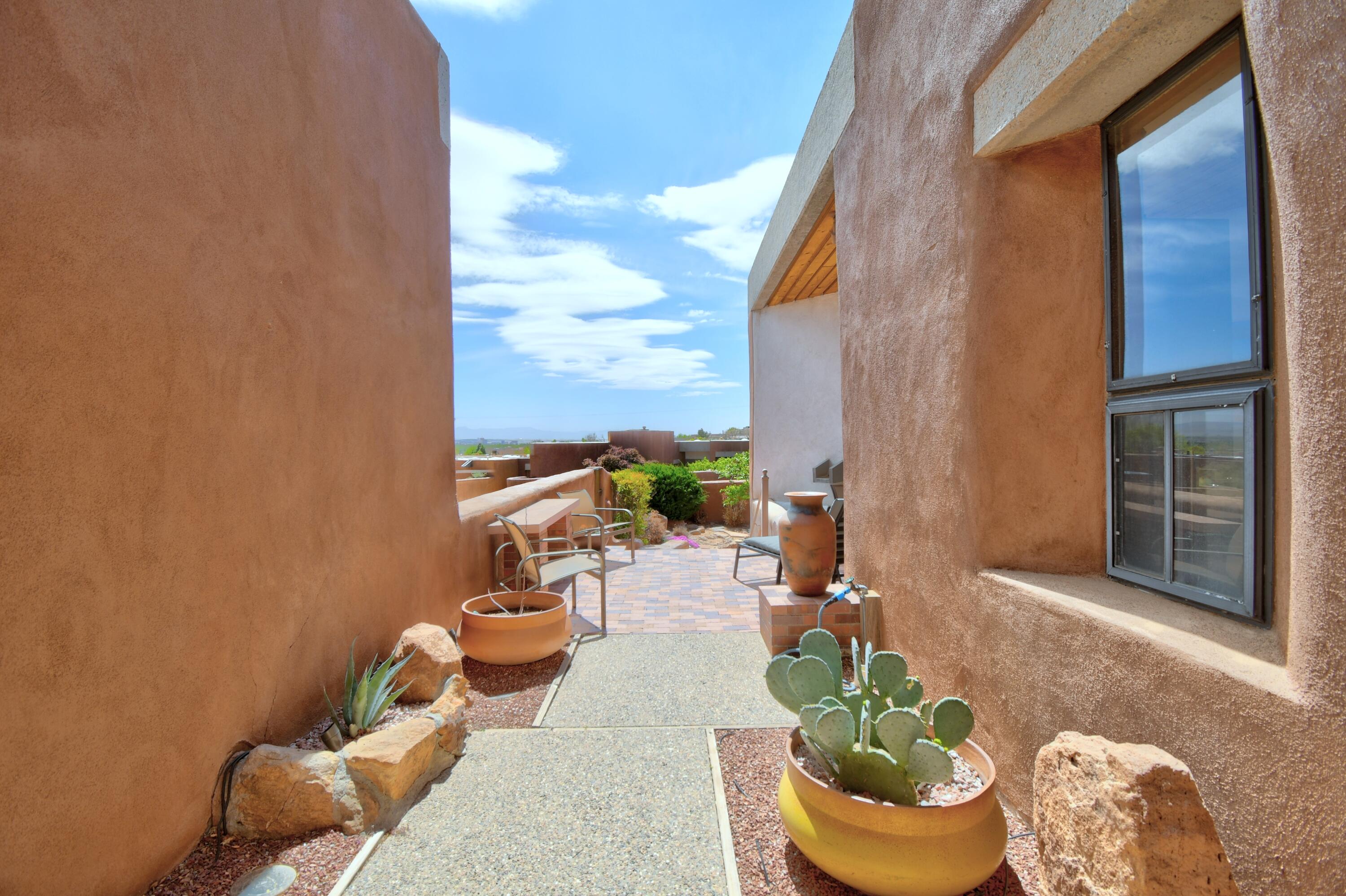 3 ARCO Court NW