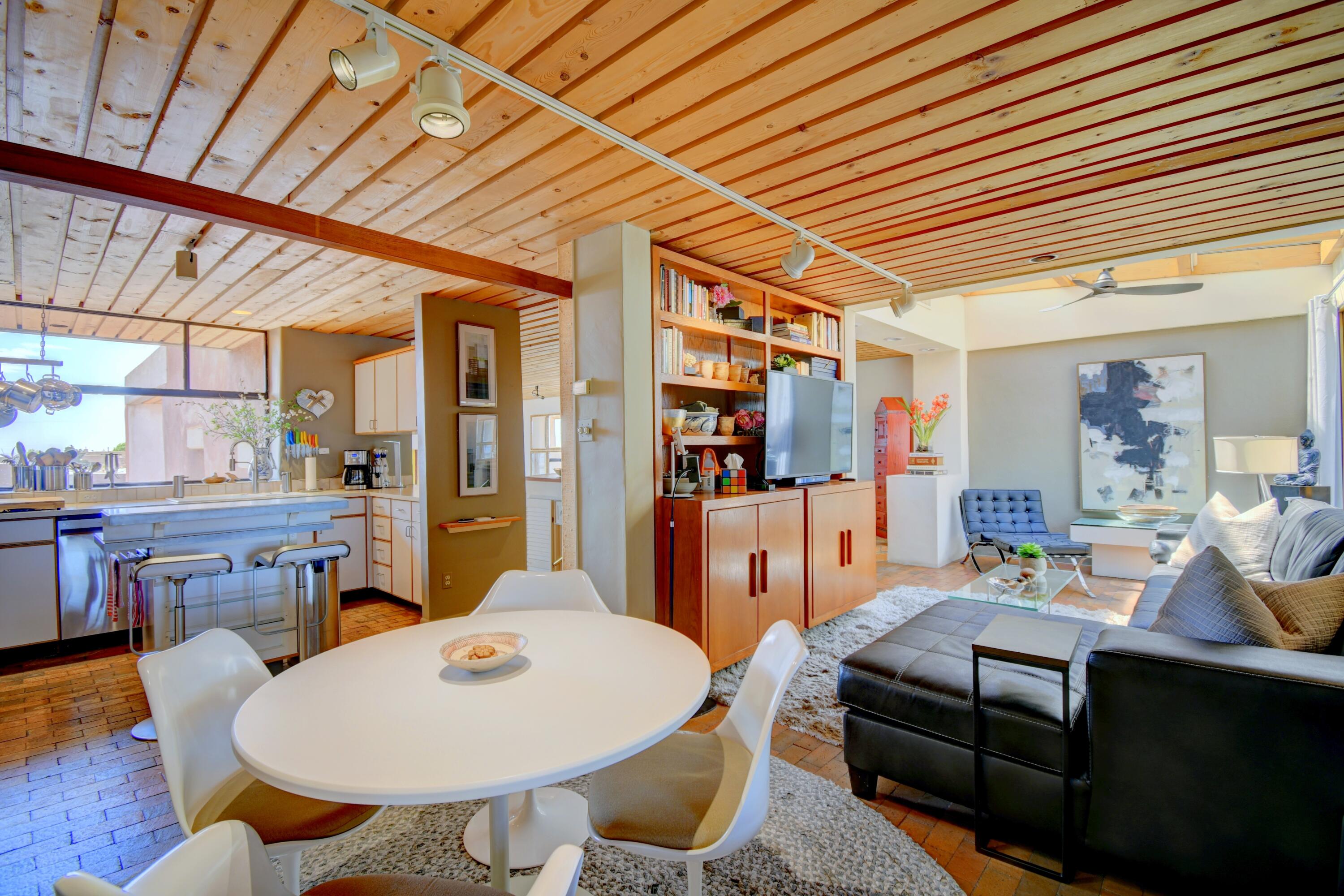 3 ARCO Court NW