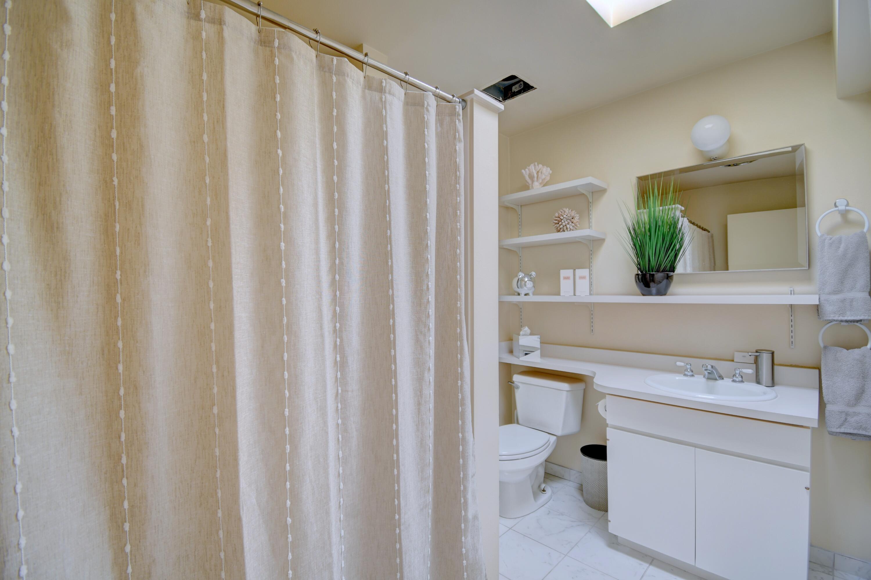3 ARCO Court NW
