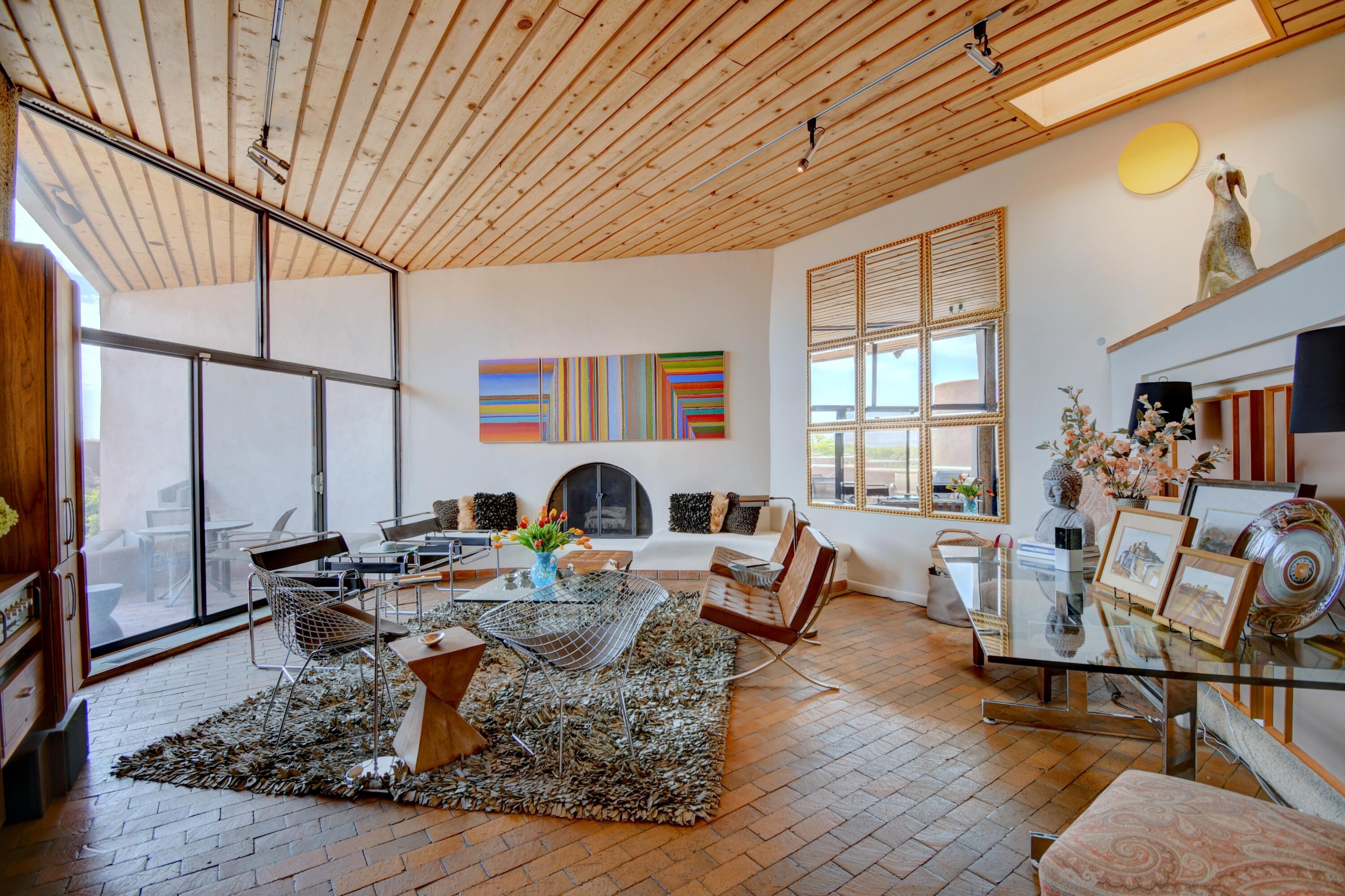 3 ARCO Court NW