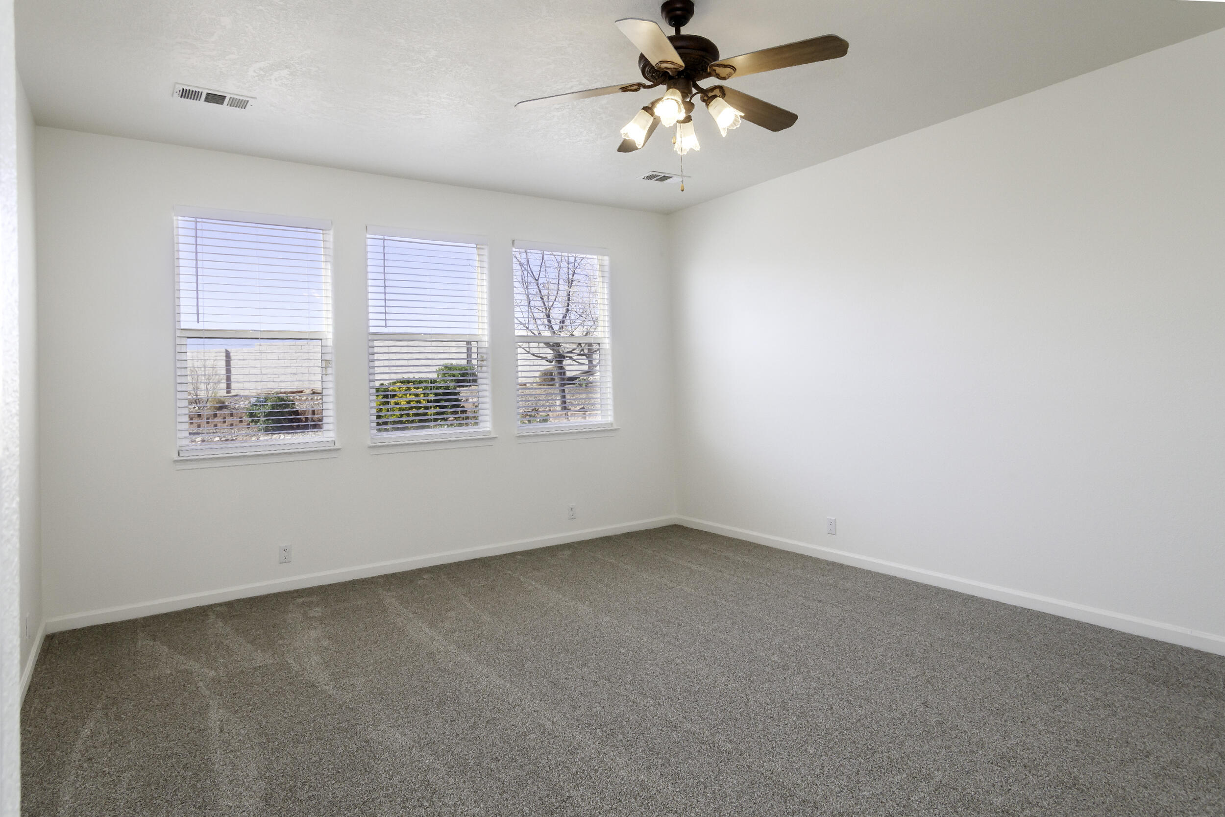 5000 NIGHT HAWK Drive NE