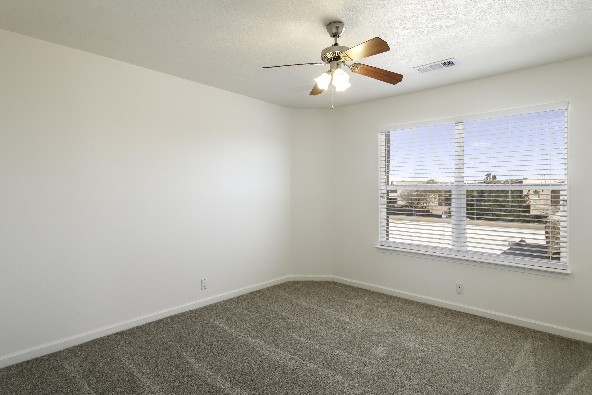 5000 NIGHT HAWK Drive NE