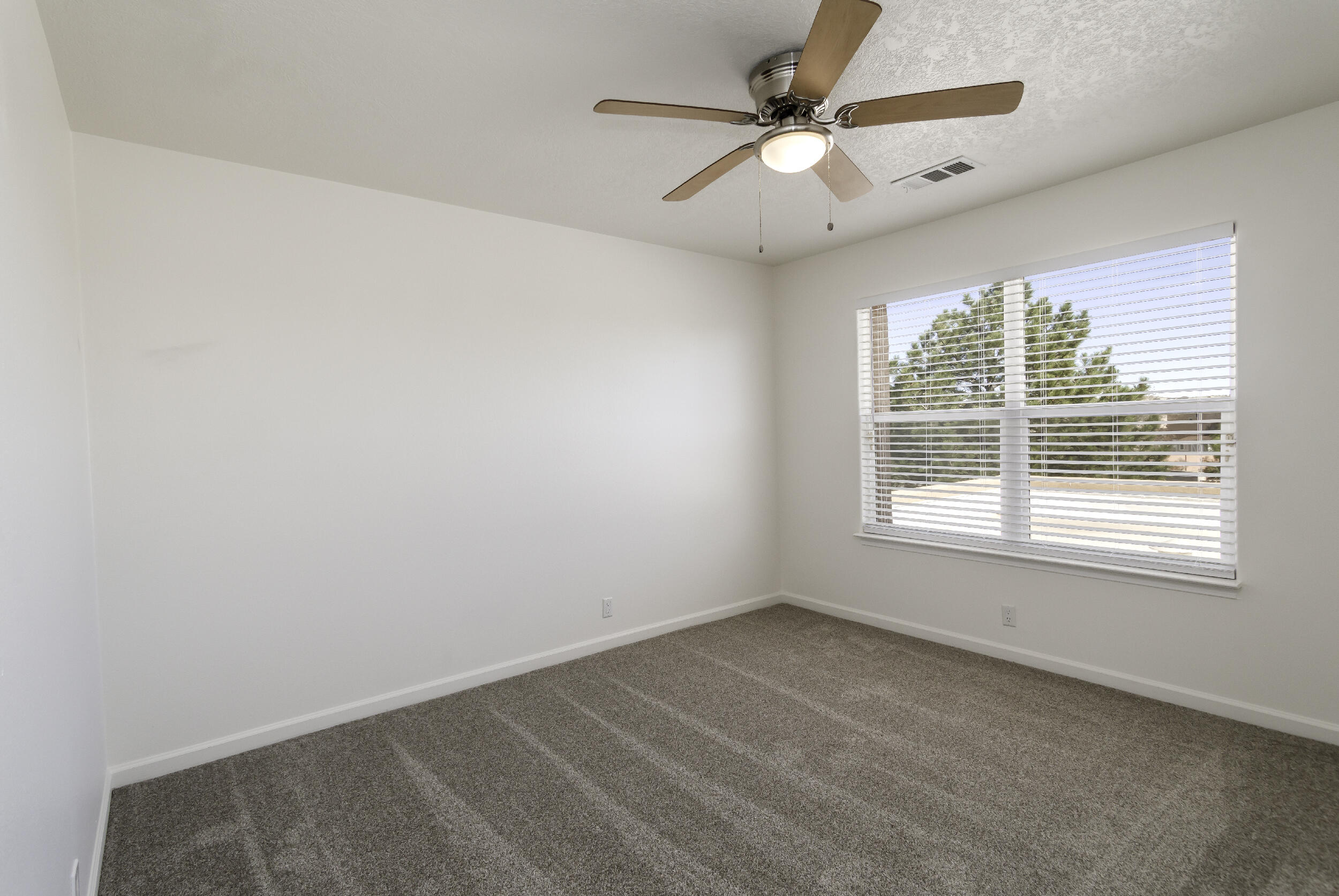 5000 NIGHT HAWK Drive NE