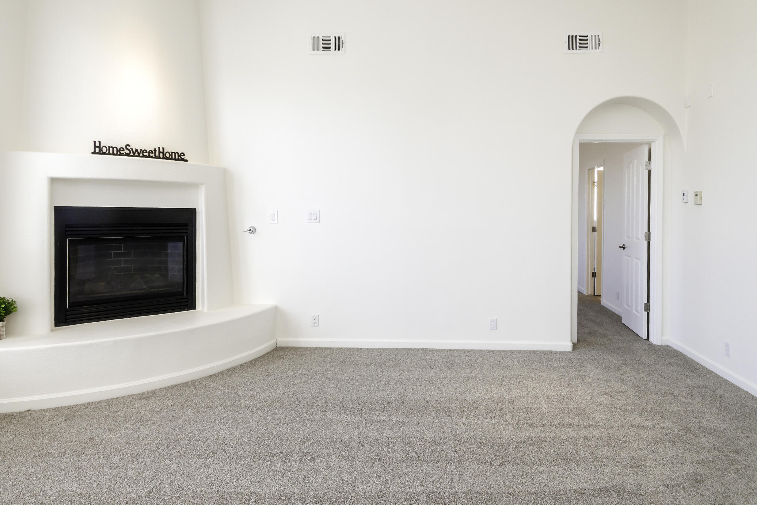 5000 NIGHT HAWK Drive NE