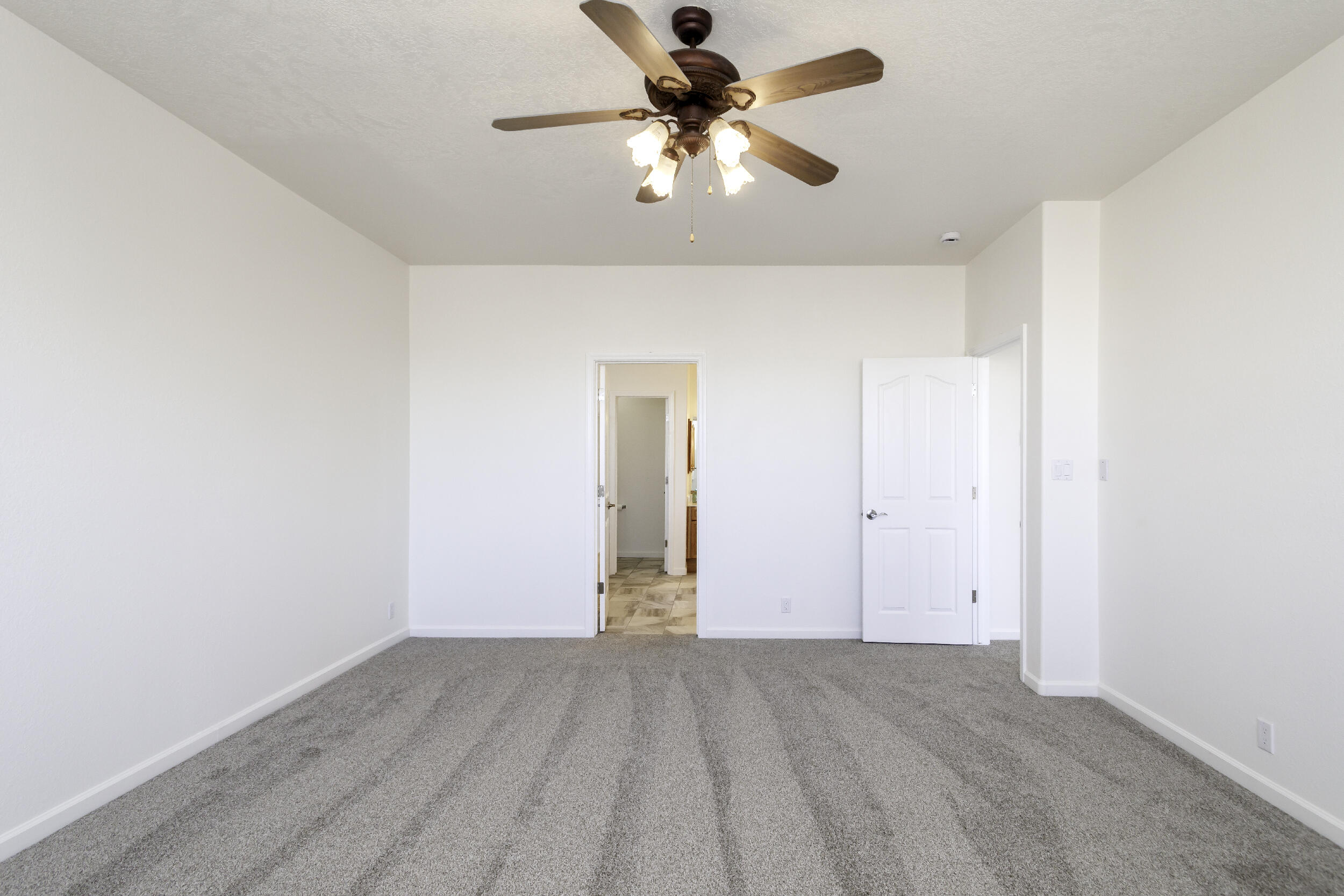 5000 NIGHT HAWK Drive NE