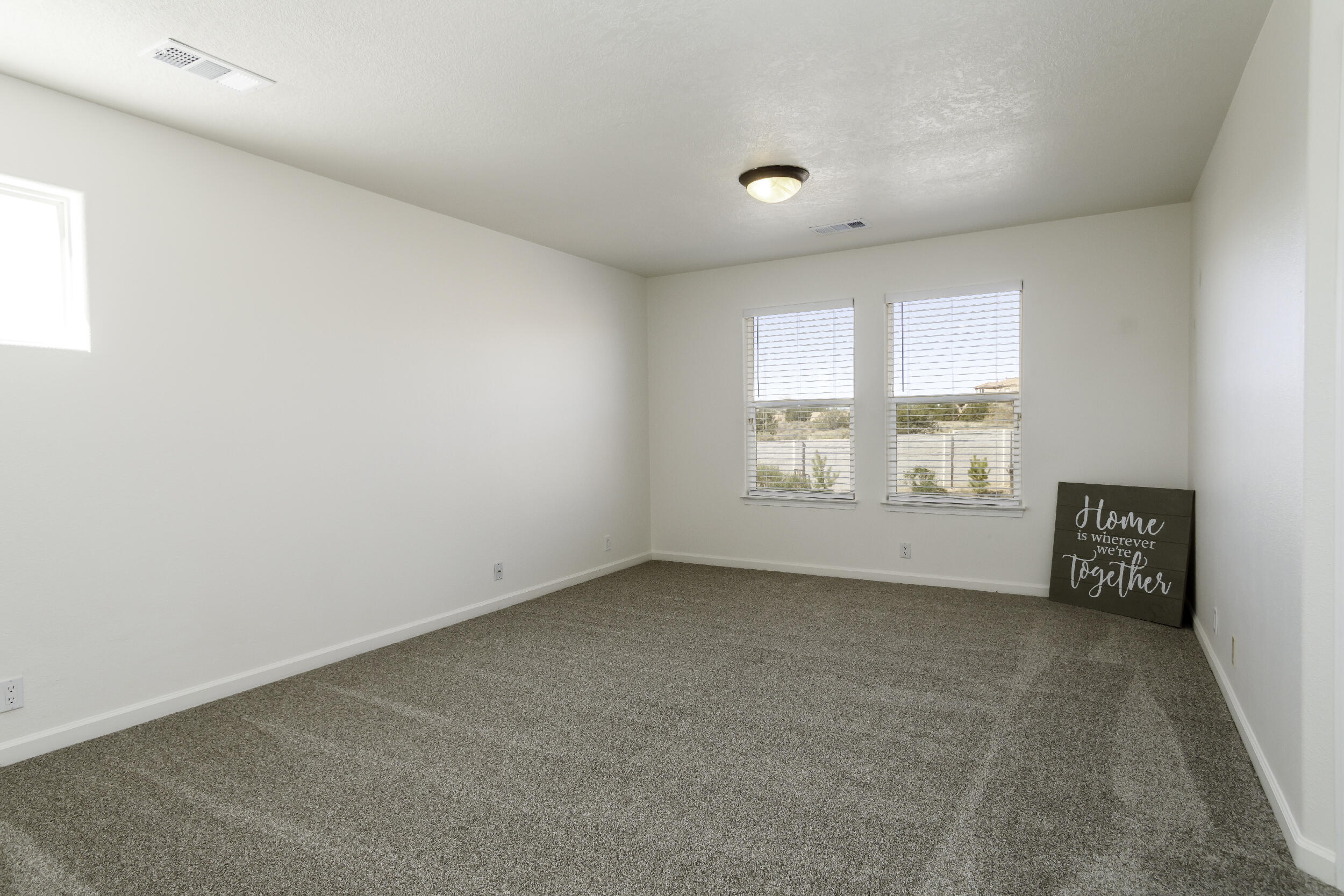 5000 NIGHT HAWK Drive NE