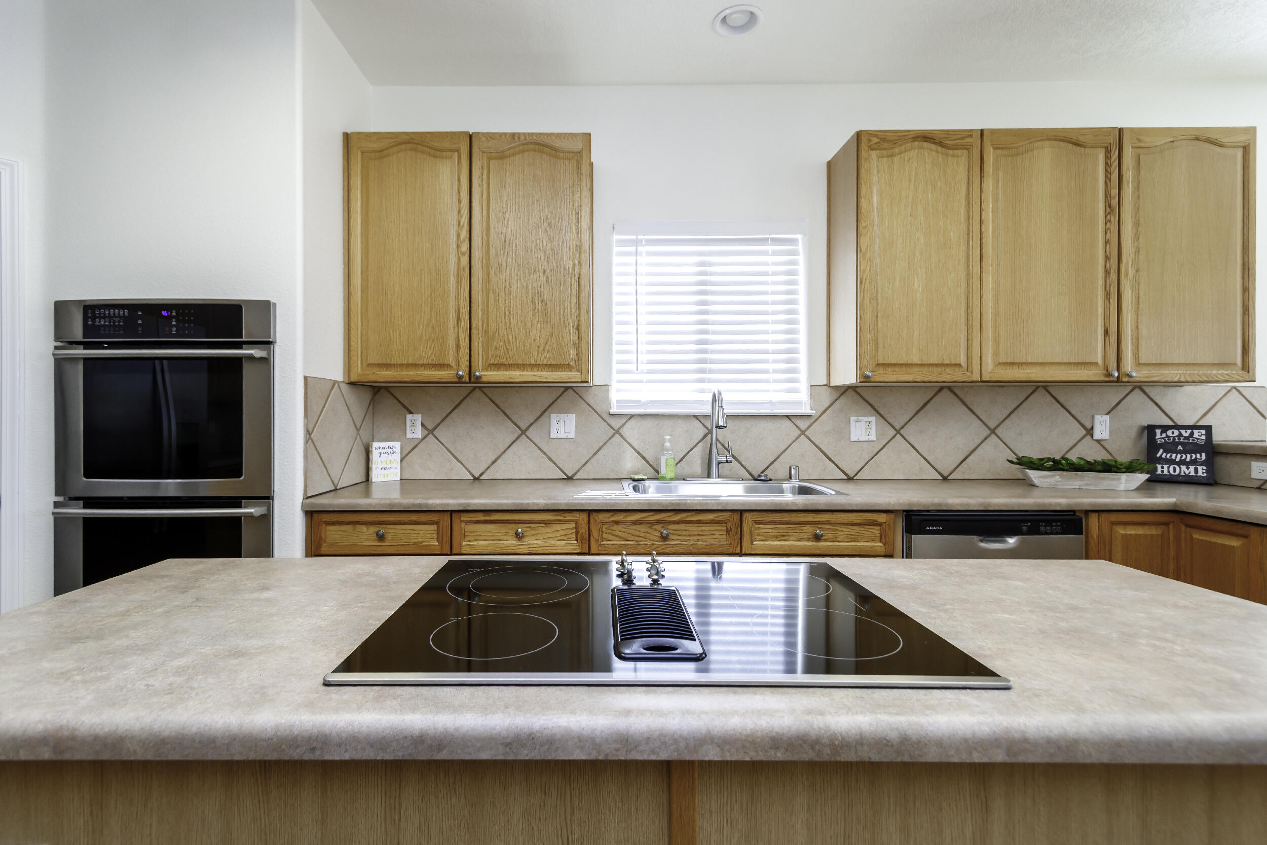 5000 NIGHT HAWK Drive NE