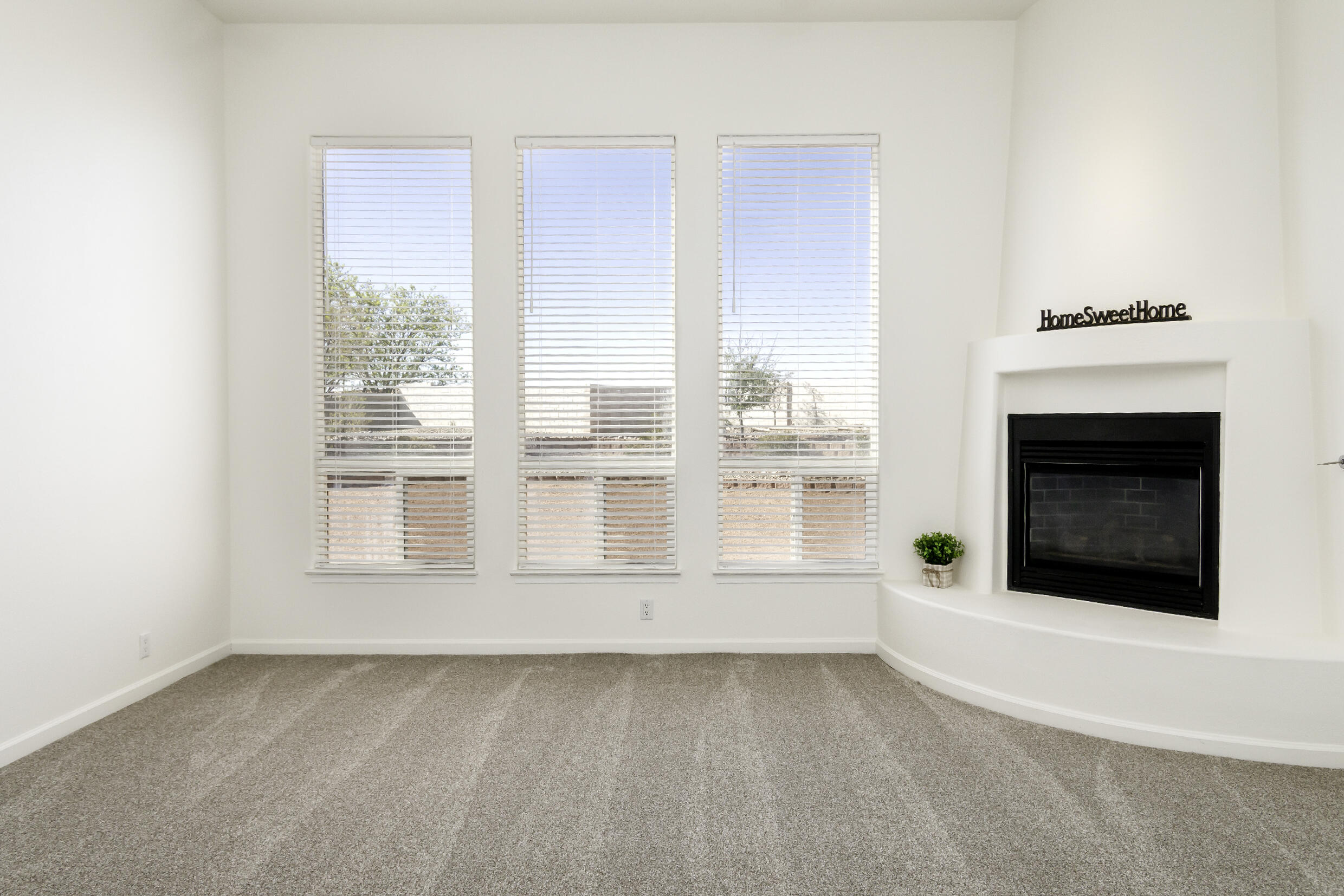 5000 NIGHT HAWK Drive NE