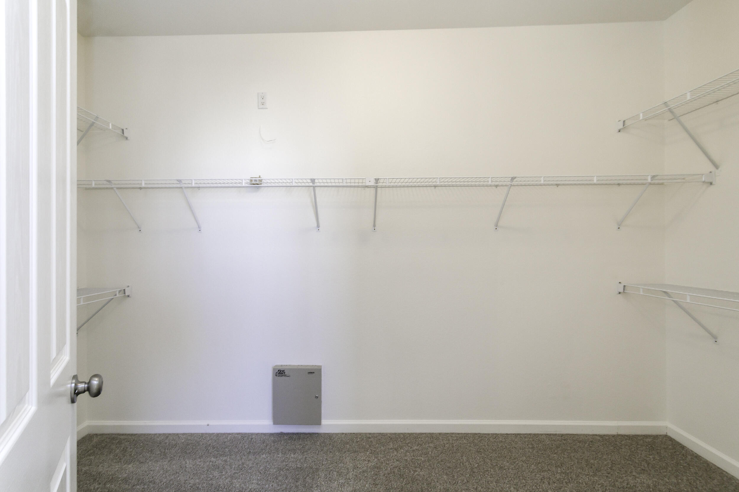 5000 NIGHT HAWK Drive NE