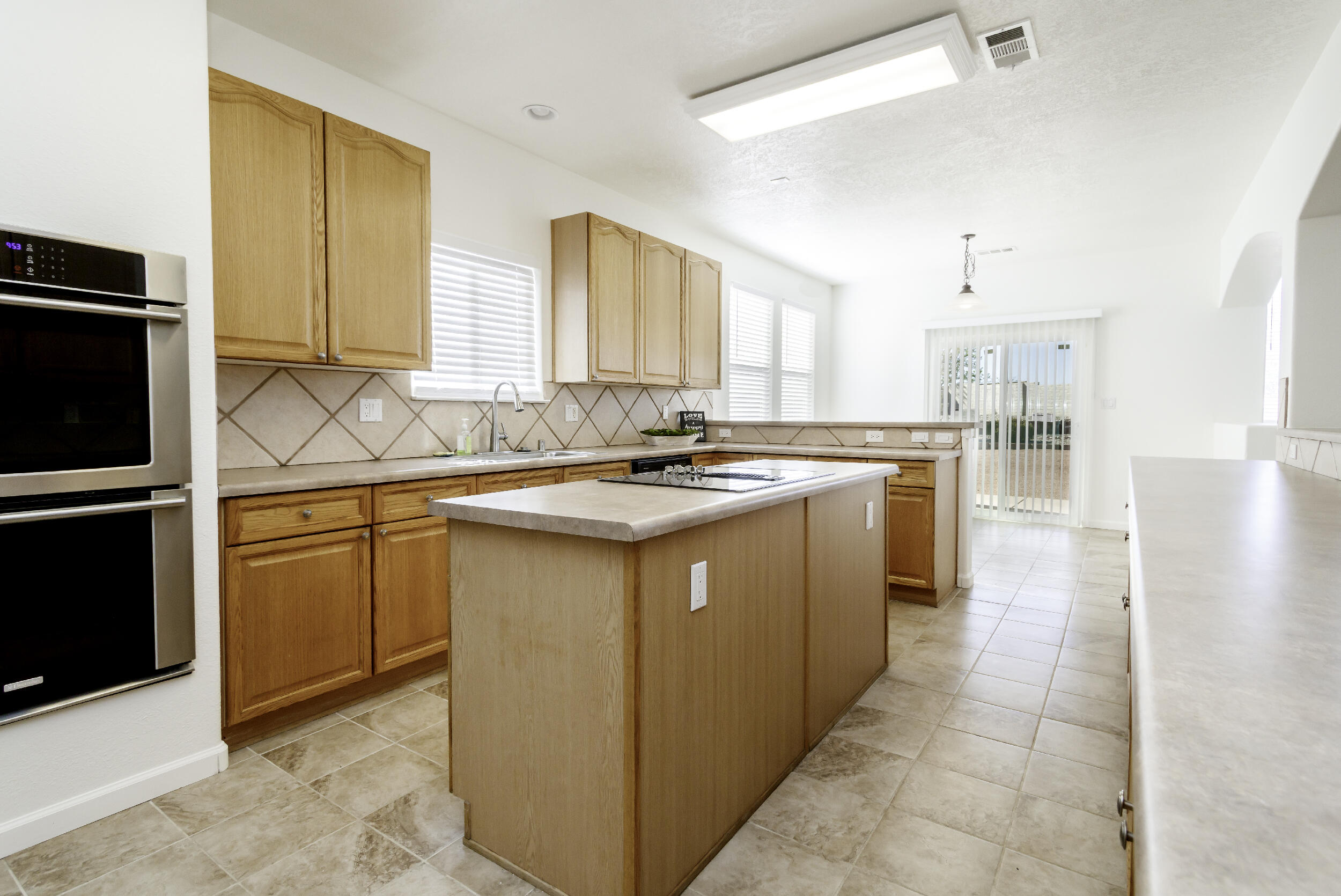 5000 NIGHT HAWK Drive NE