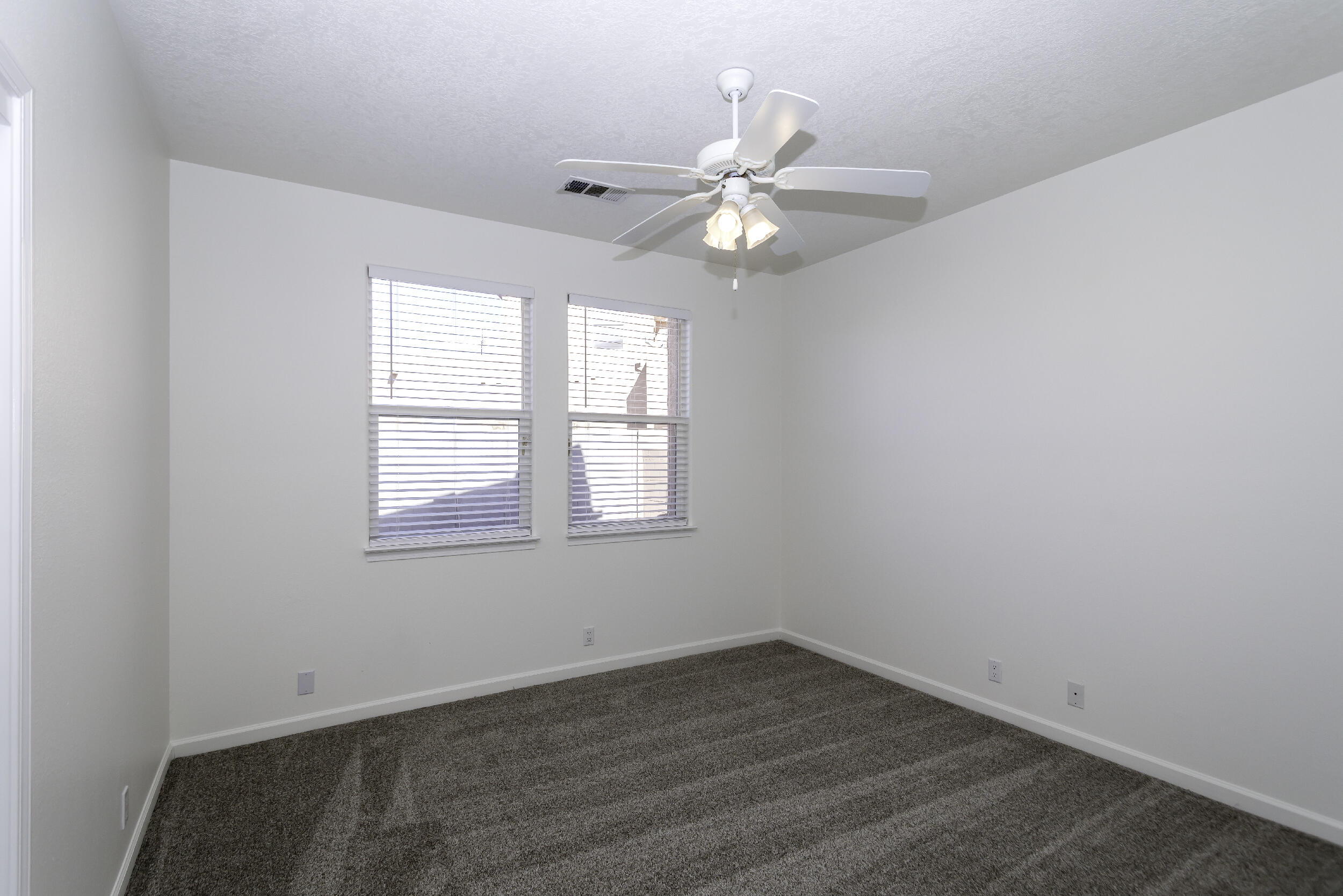 5000 NIGHT HAWK Drive NE