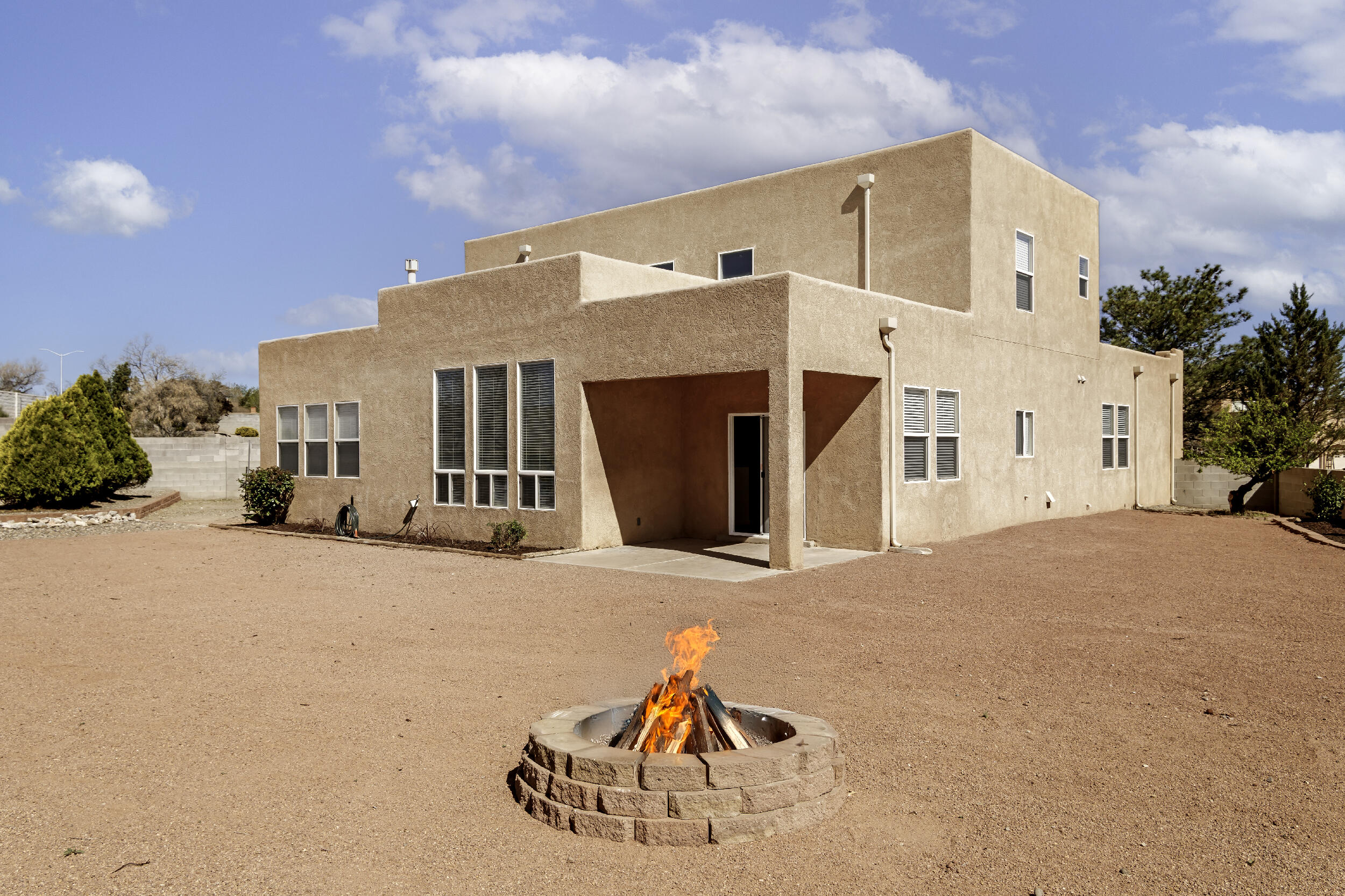 5000 NIGHT HAWK Drive NE