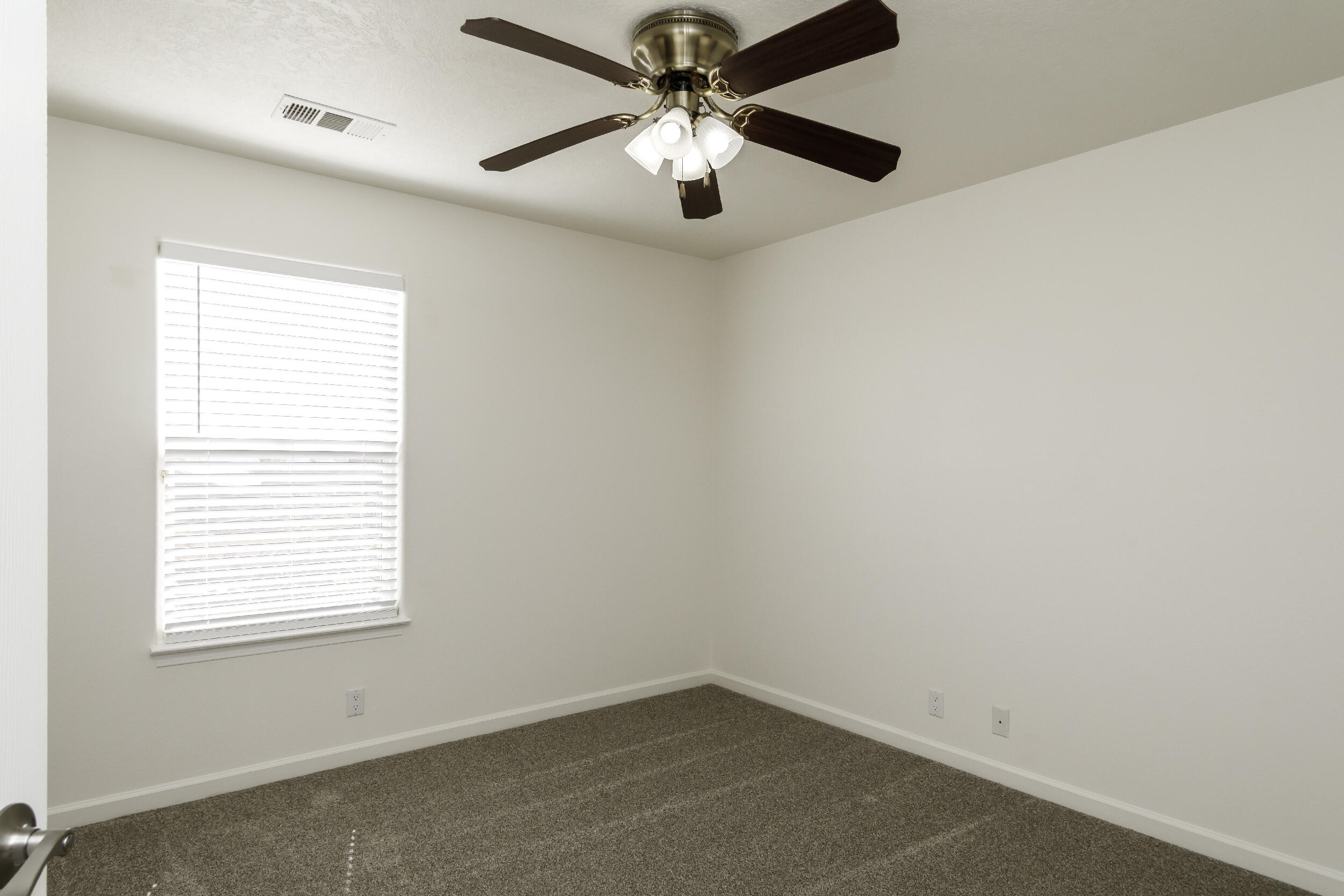 5000 NIGHT HAWK Drive NE