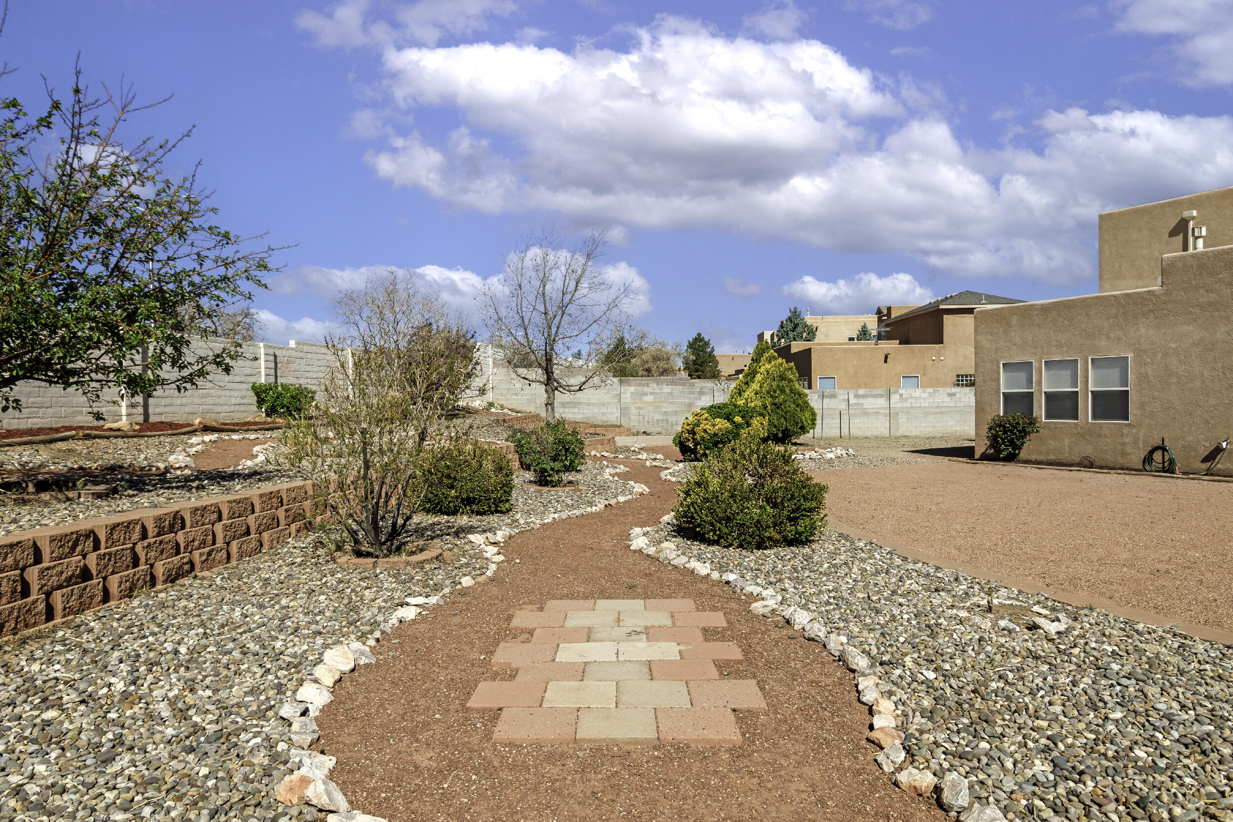 5000 NIGHT HAWK Drive NE