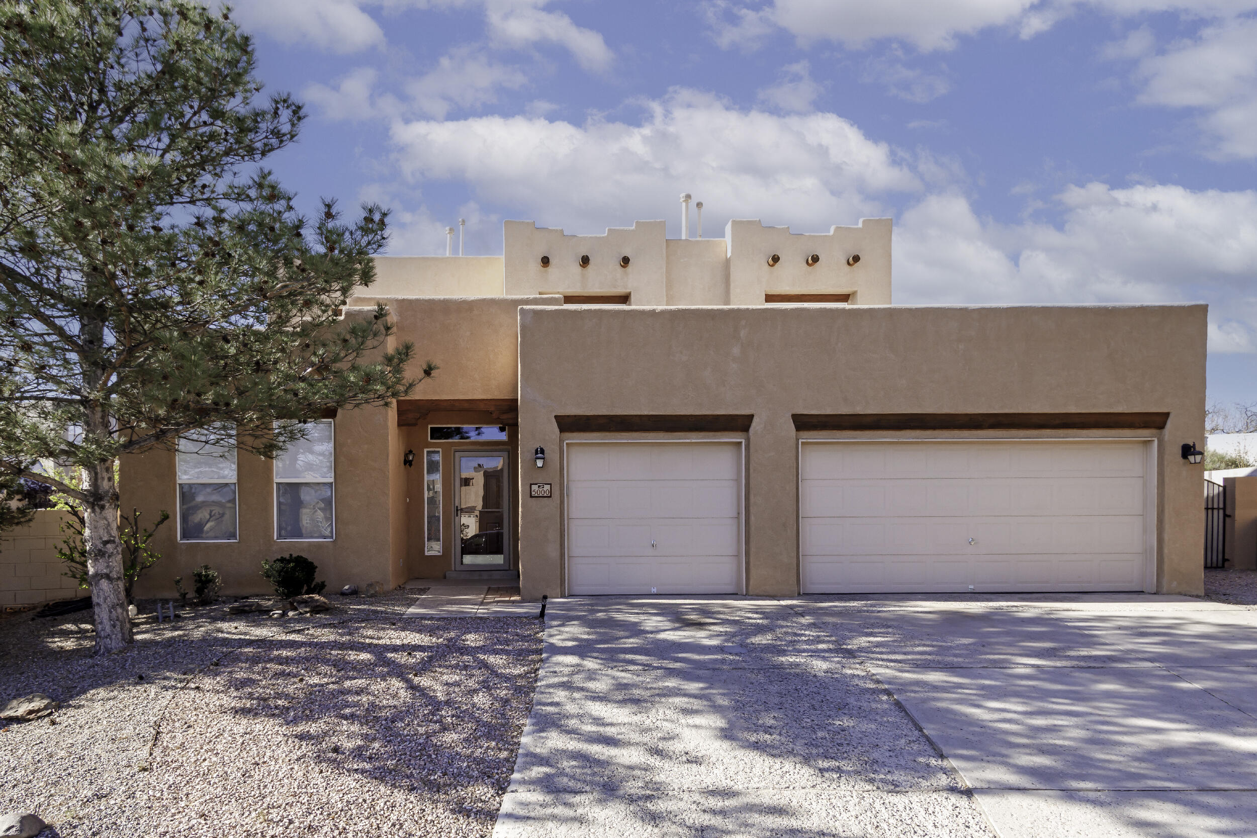 5000 NIGHT HAWK Drive NE