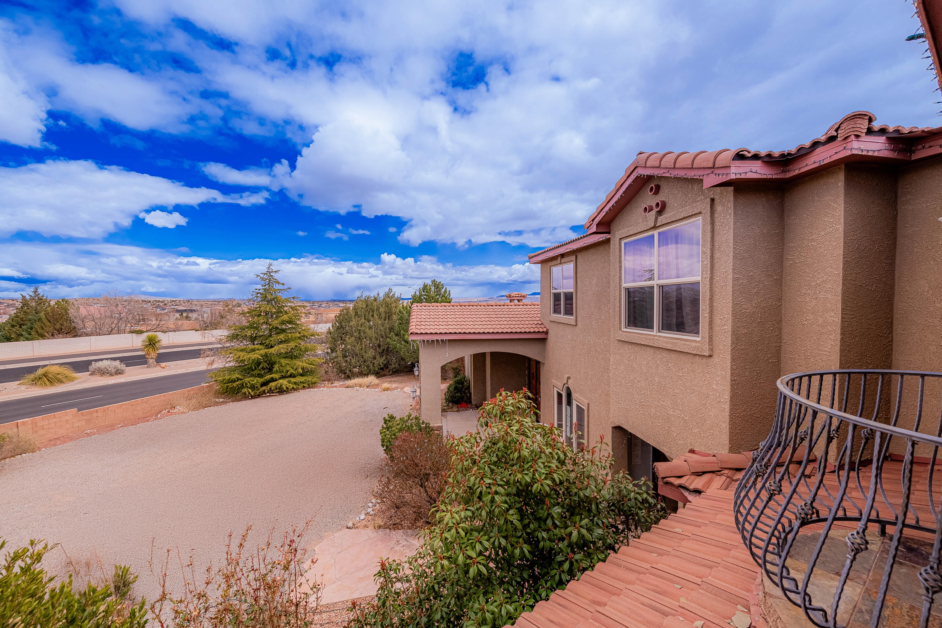 5016 FRONTIER Road NE