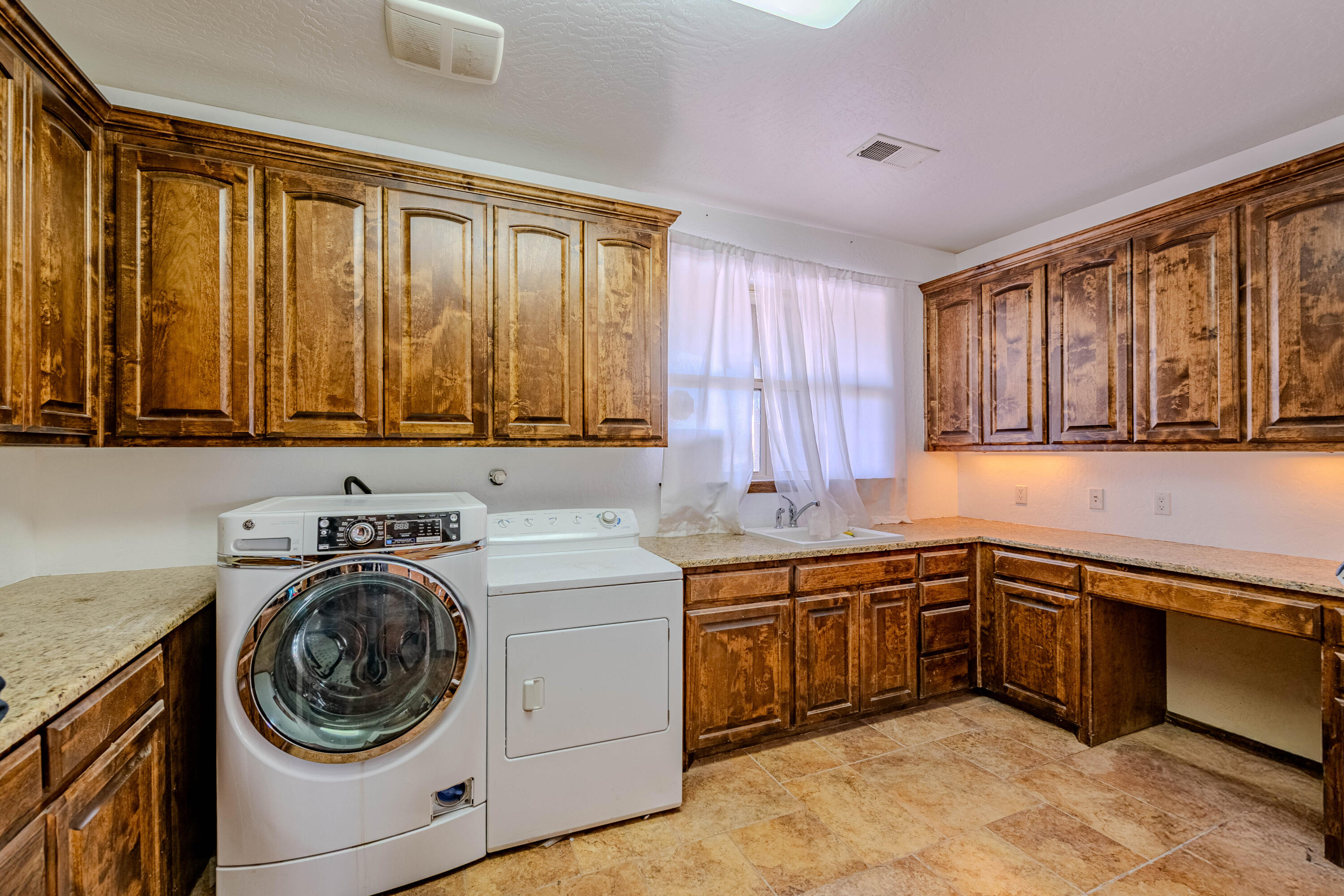 5016 FRONTIER Road NE