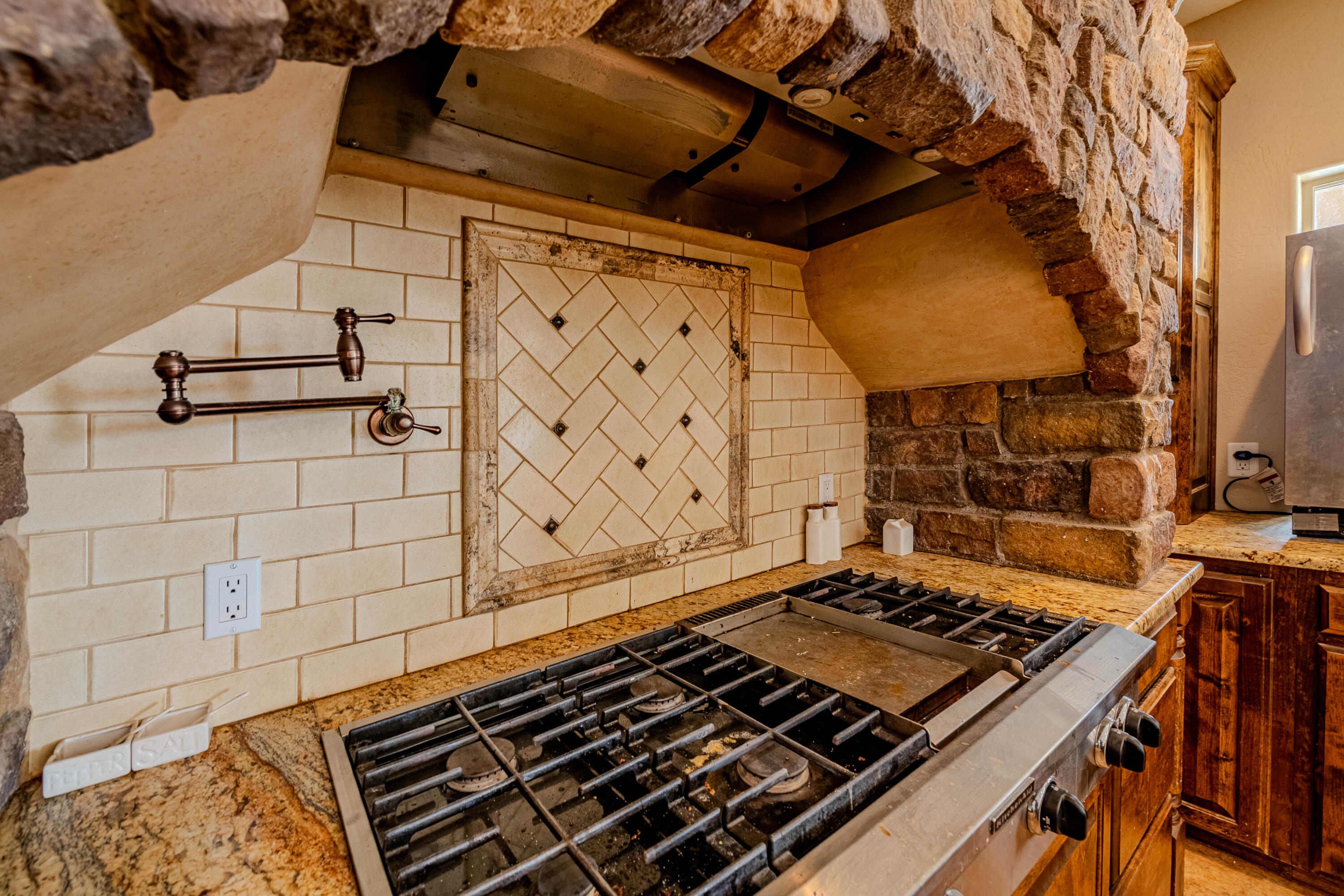 5016 FRONTIER Road NE