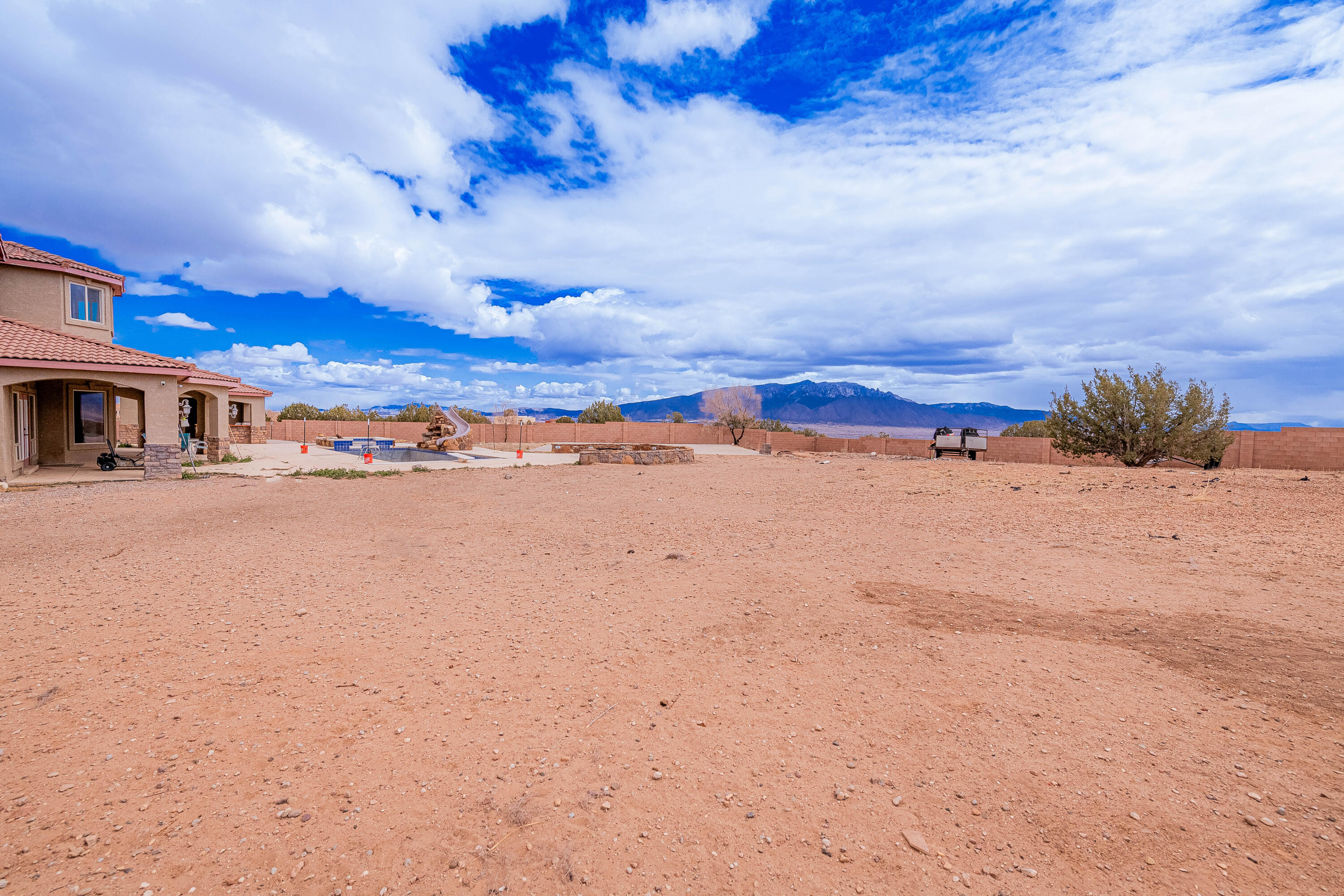 5016 FRONTIER Road NE