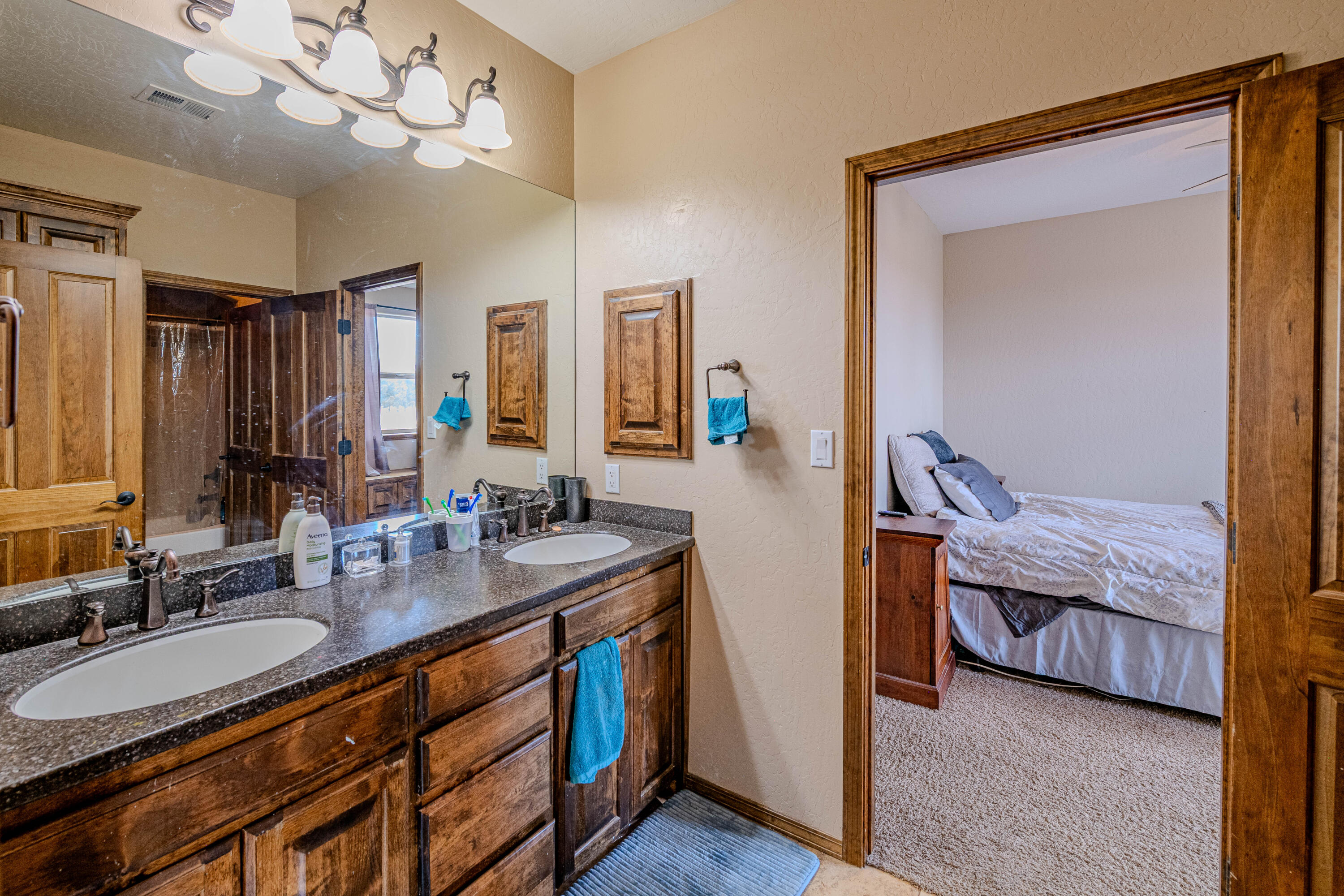 5016 FRONTIER Road NE