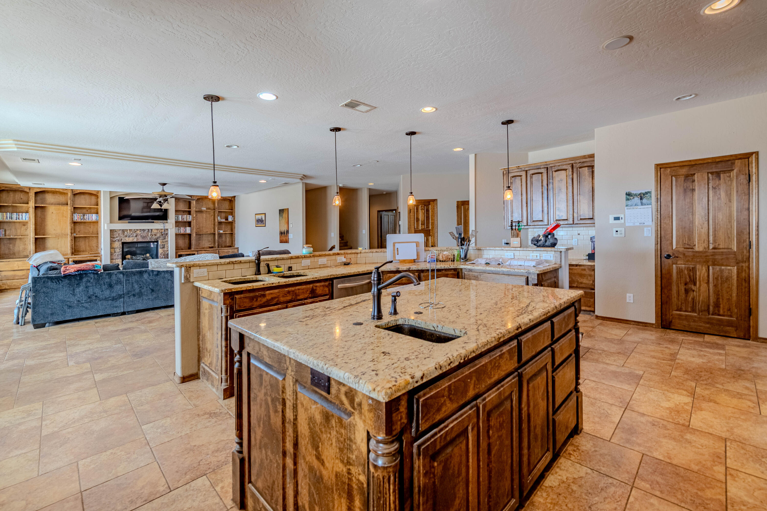 5016 FRONTIER Road NE