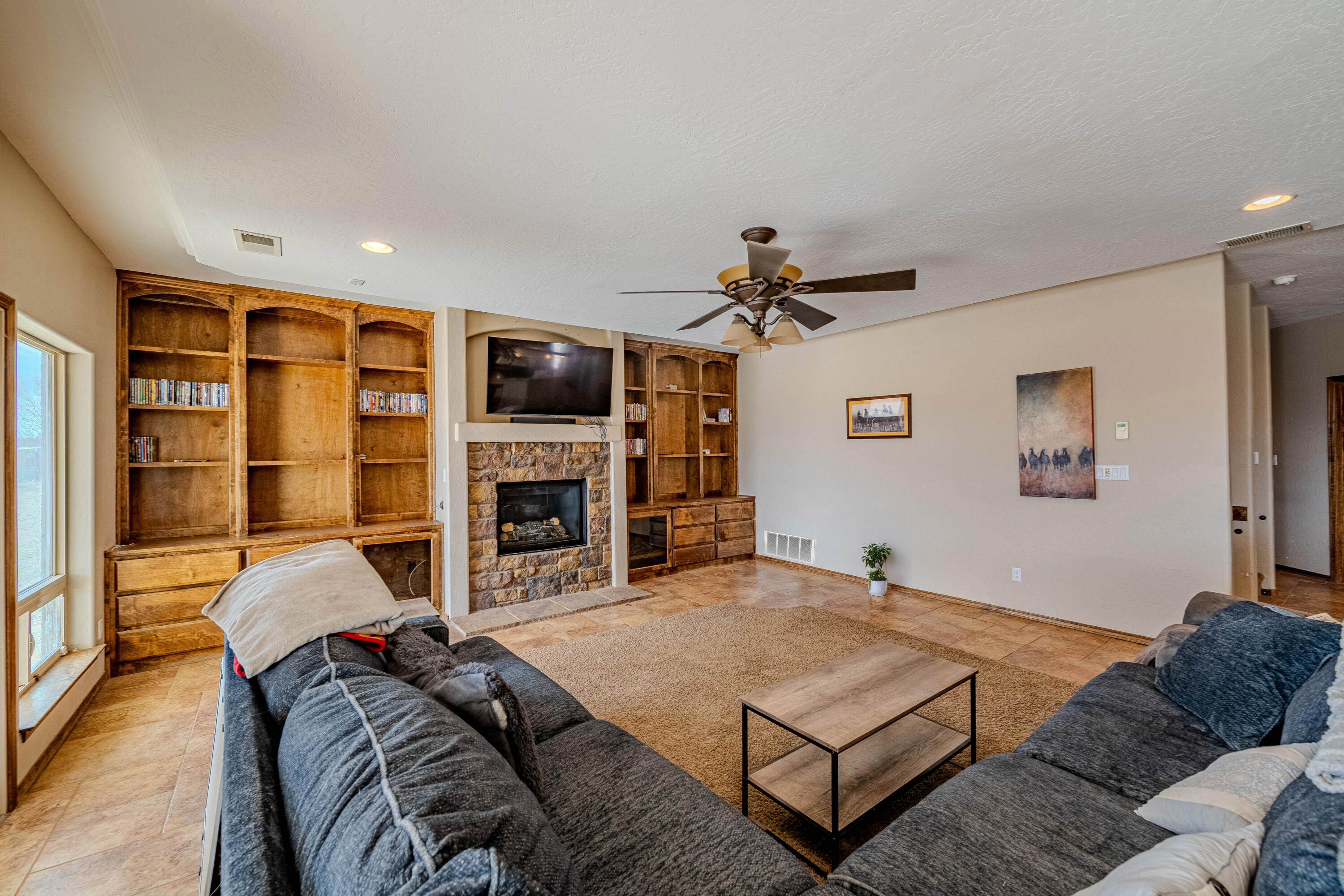 5016 FRONTIER Road NE