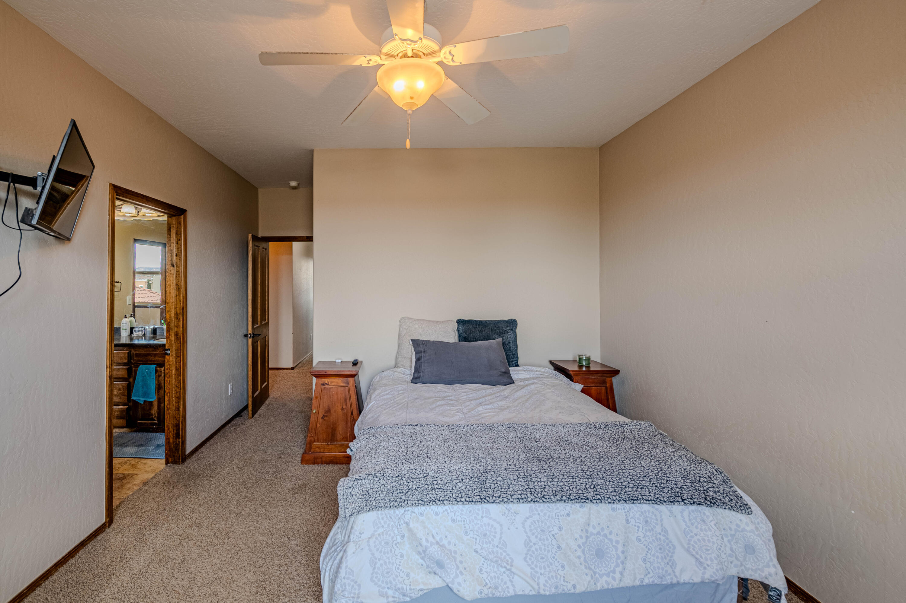 5016 FRONTIER Road NE