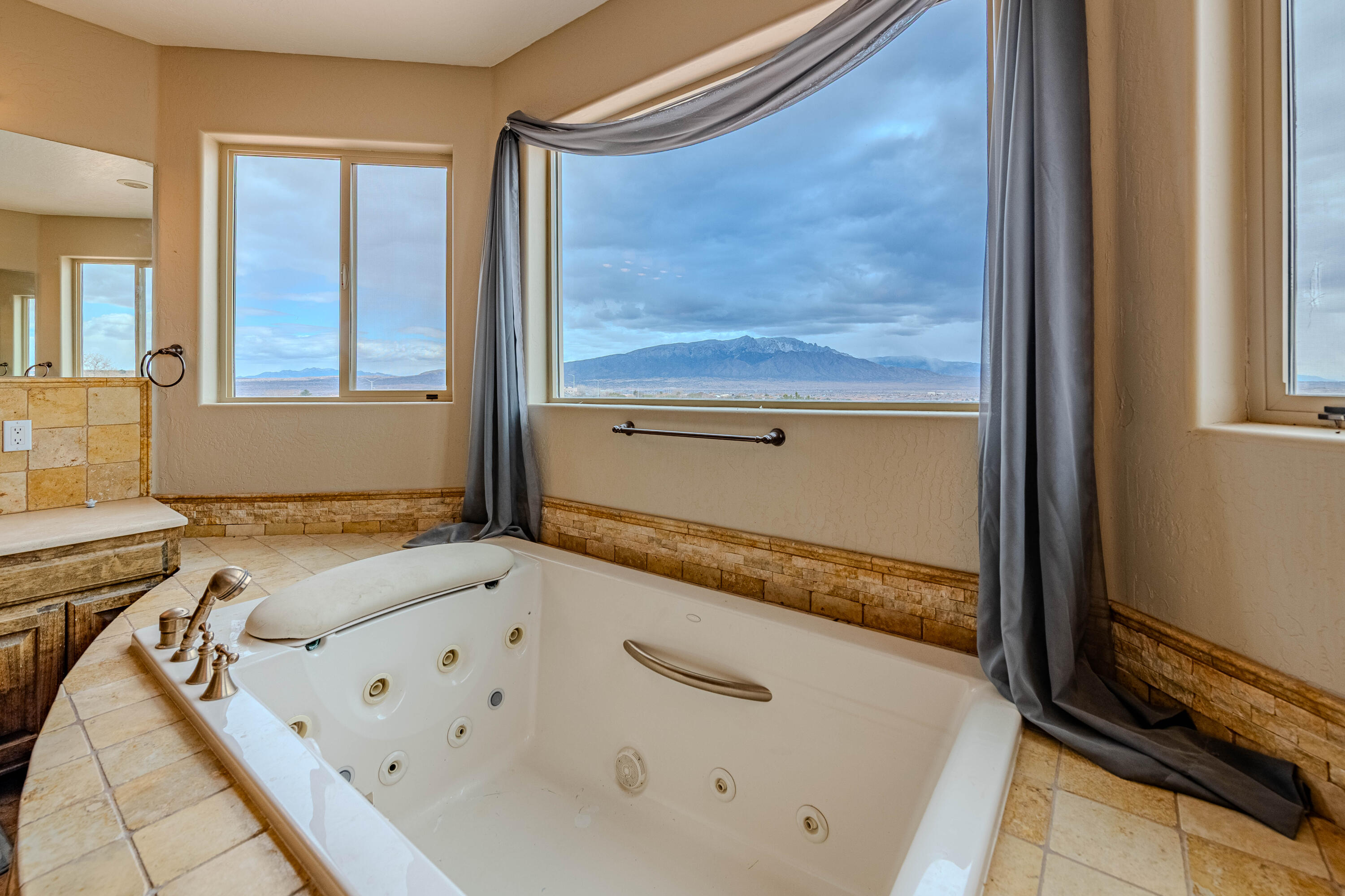 5016 FRONTIER Road NE