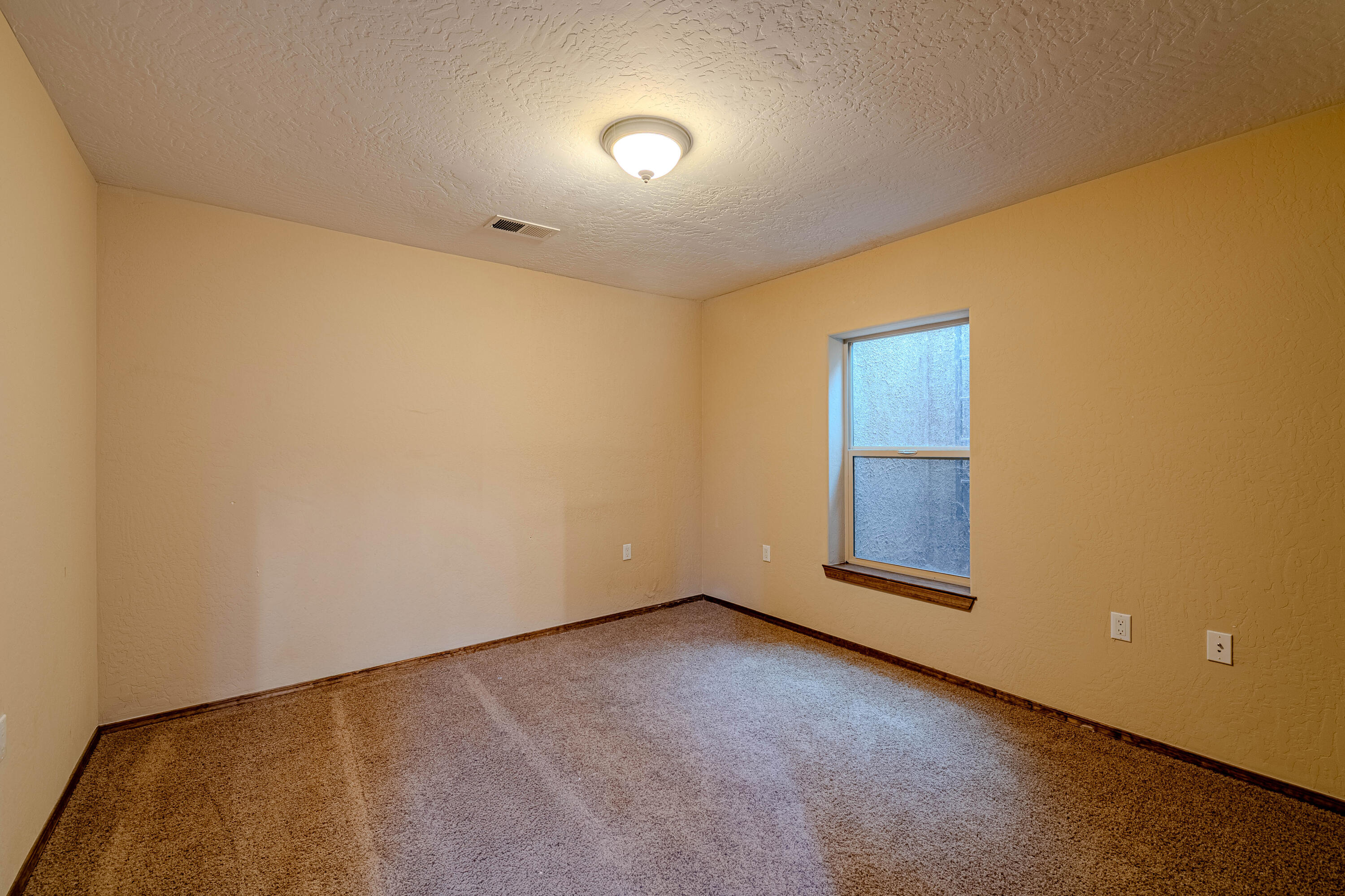 5016 FRONTIER Road NE