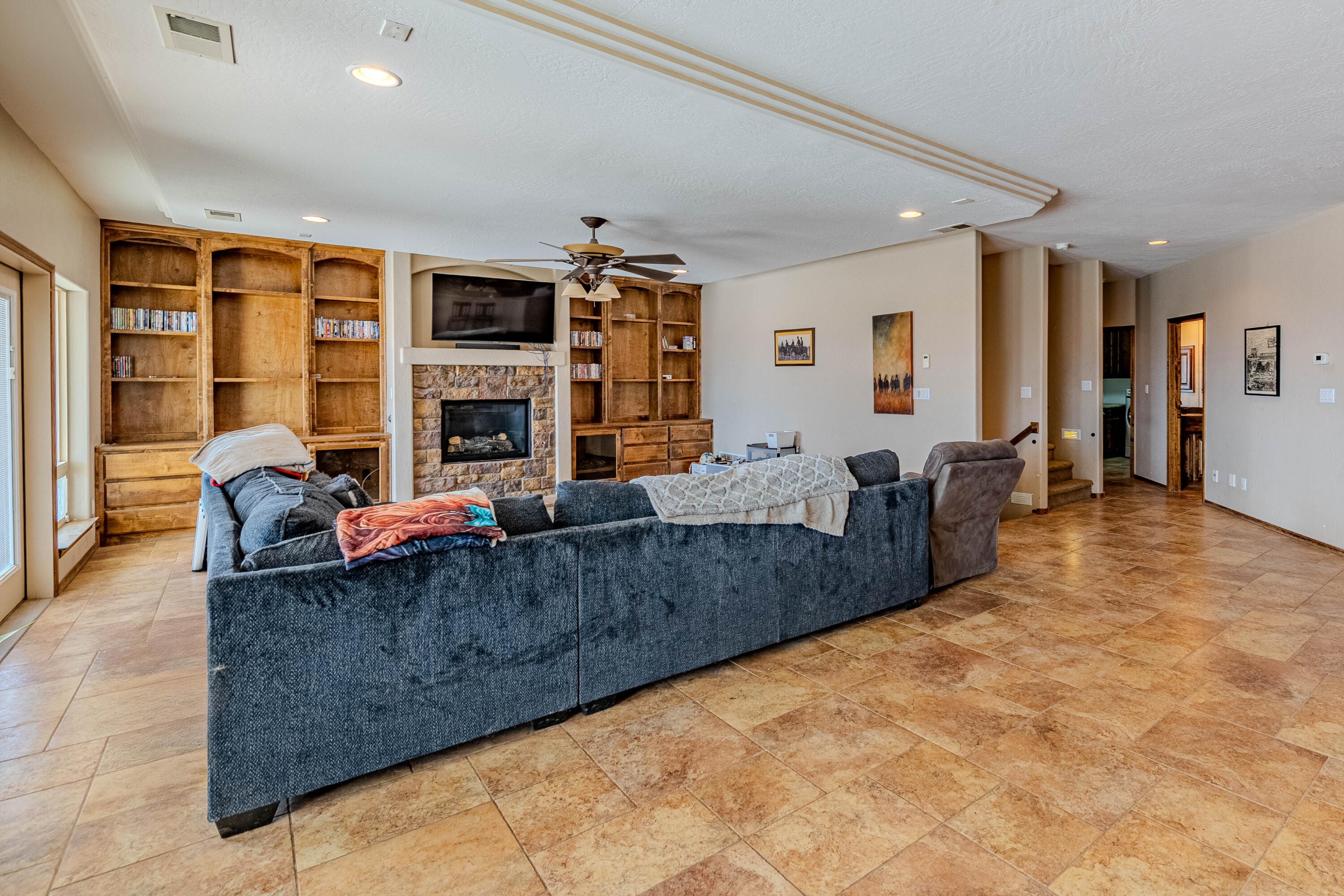 5016 FRONTIER Road NE