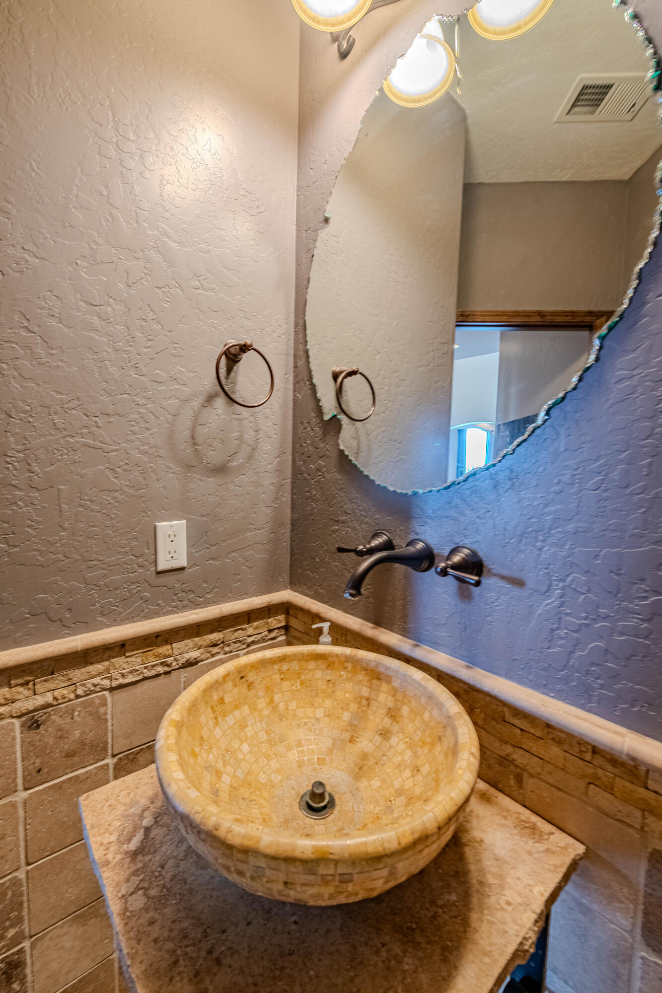 5016 FRONTIER Road NE