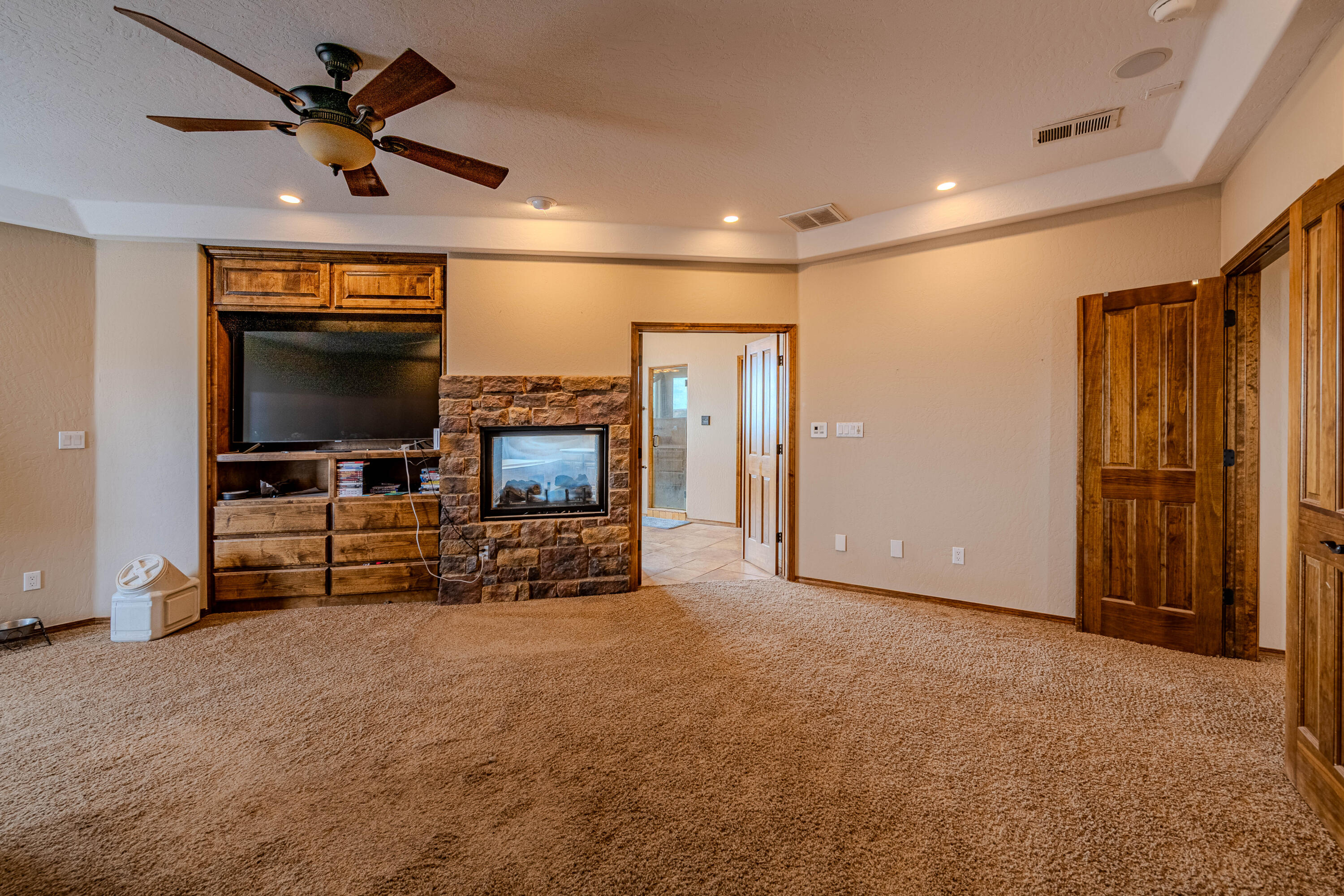 5016 FRONTIER Road NE