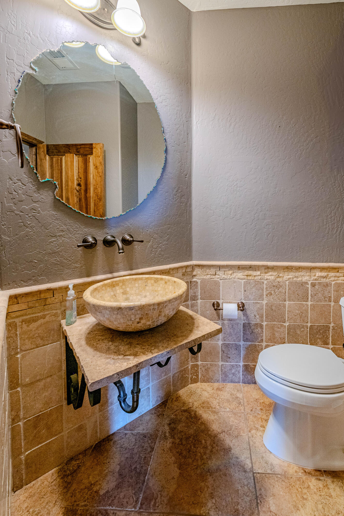 5016 FRONTIER Road NE