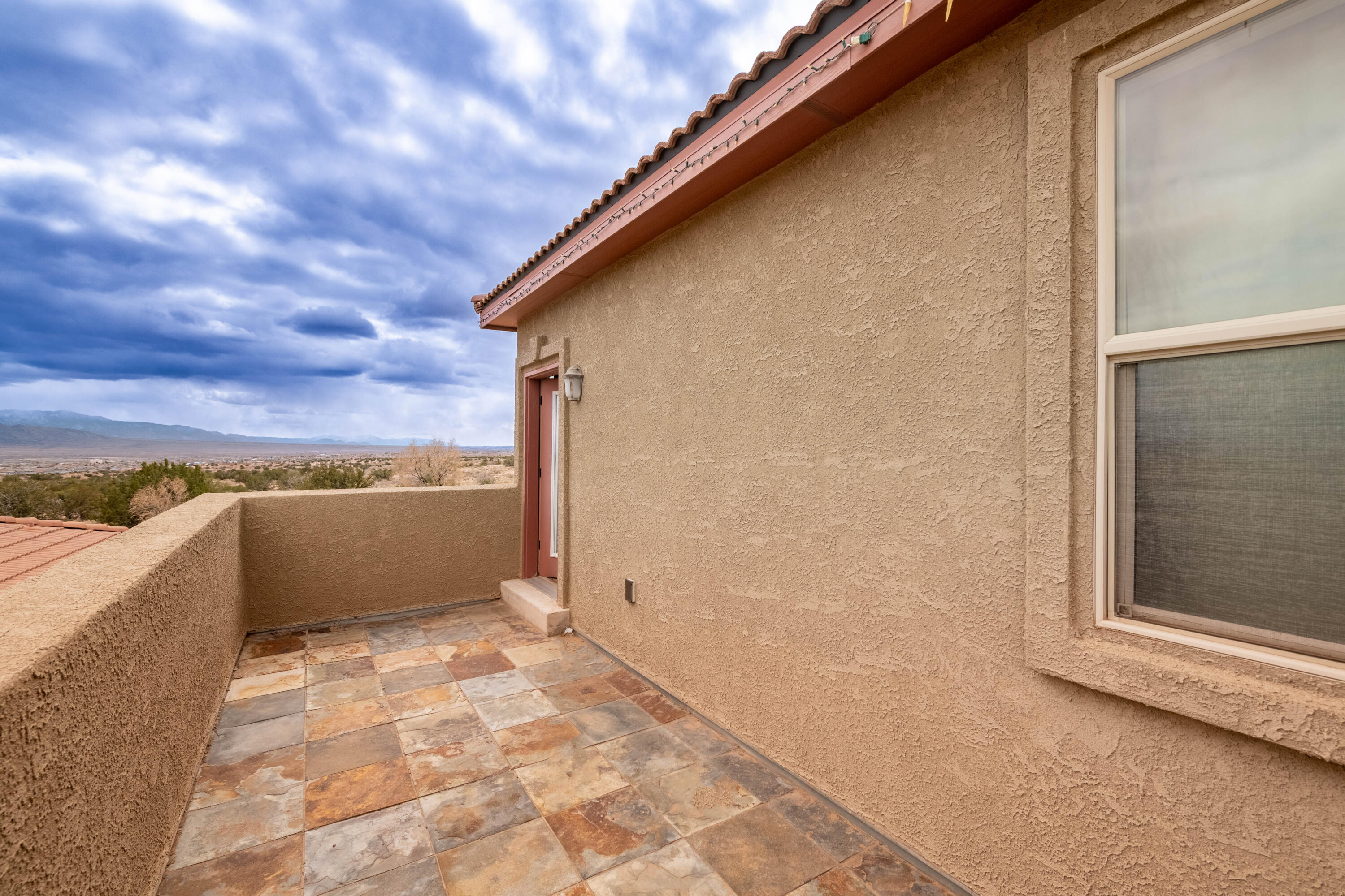 5016 FRONTIER Road NE