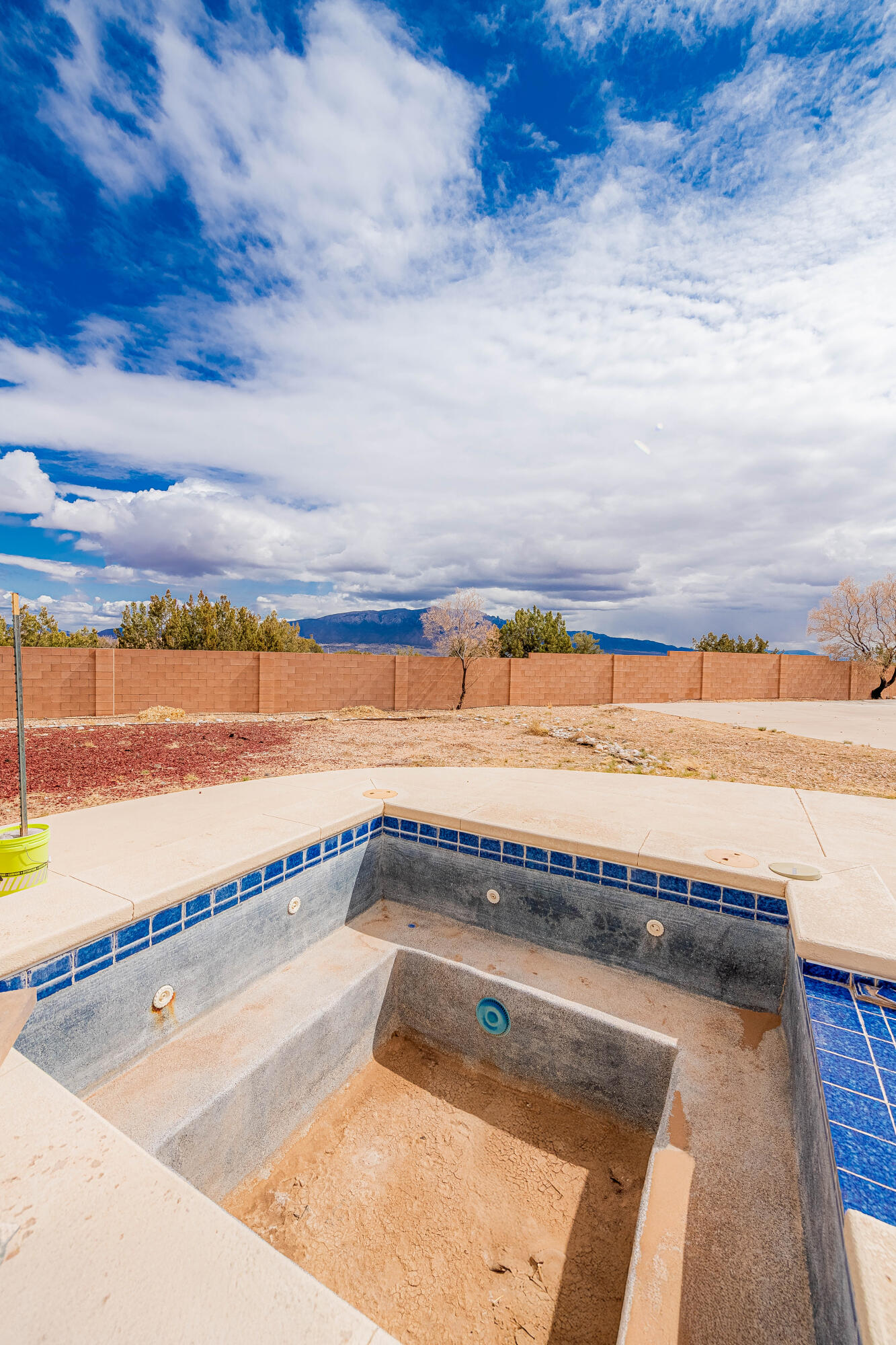 5016 FRONTIER Road NE